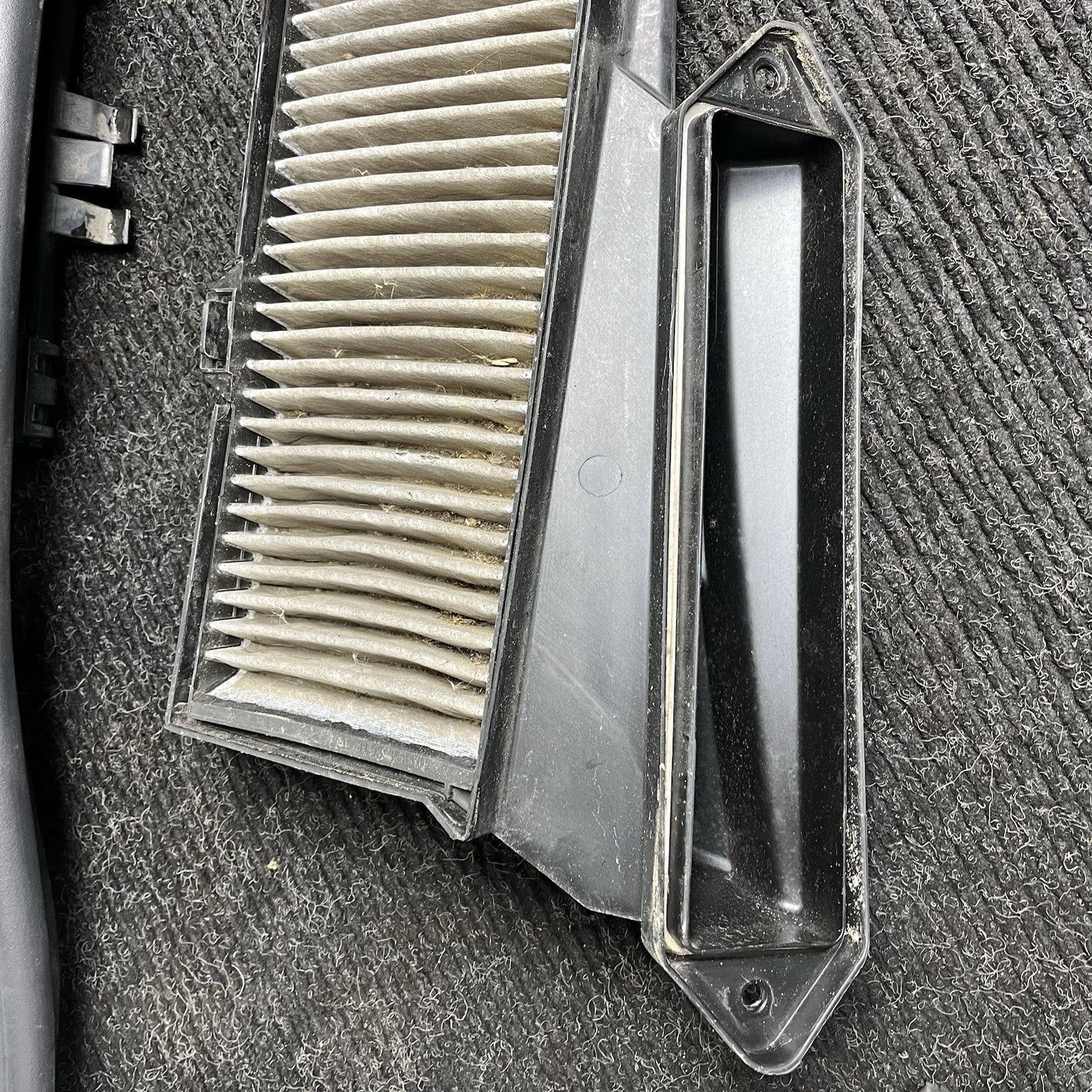 ☑️ 2006-2013 OEM BMW E90 E92 E93 335i Cabin Air Filter Cowl Housing Set