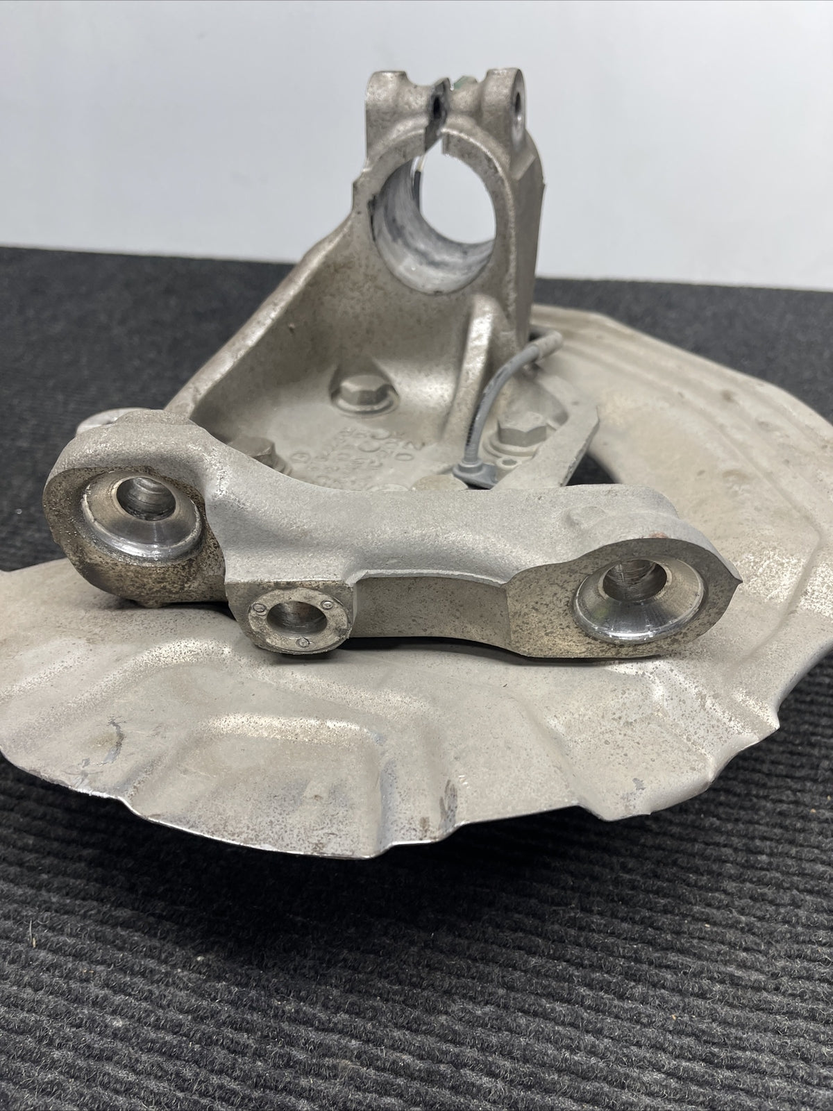 08-13 BMW 128i 135i E82 E88 Front Left Knuckle Spindle Hub Bearing