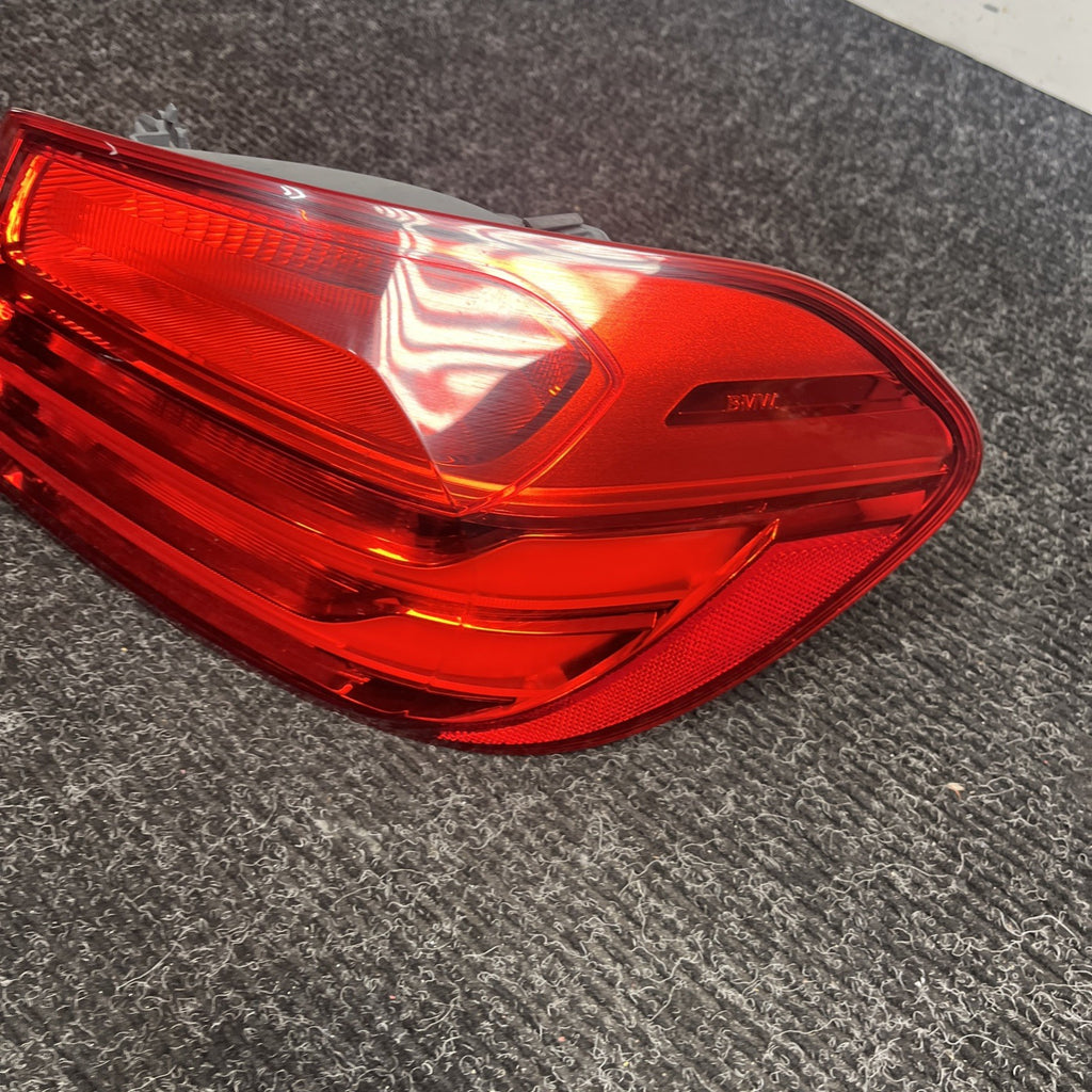 ☑️14-17 OEM BMW F32 F82 F83 M4 430i Rear Right Passenger Side Outer Tail Light