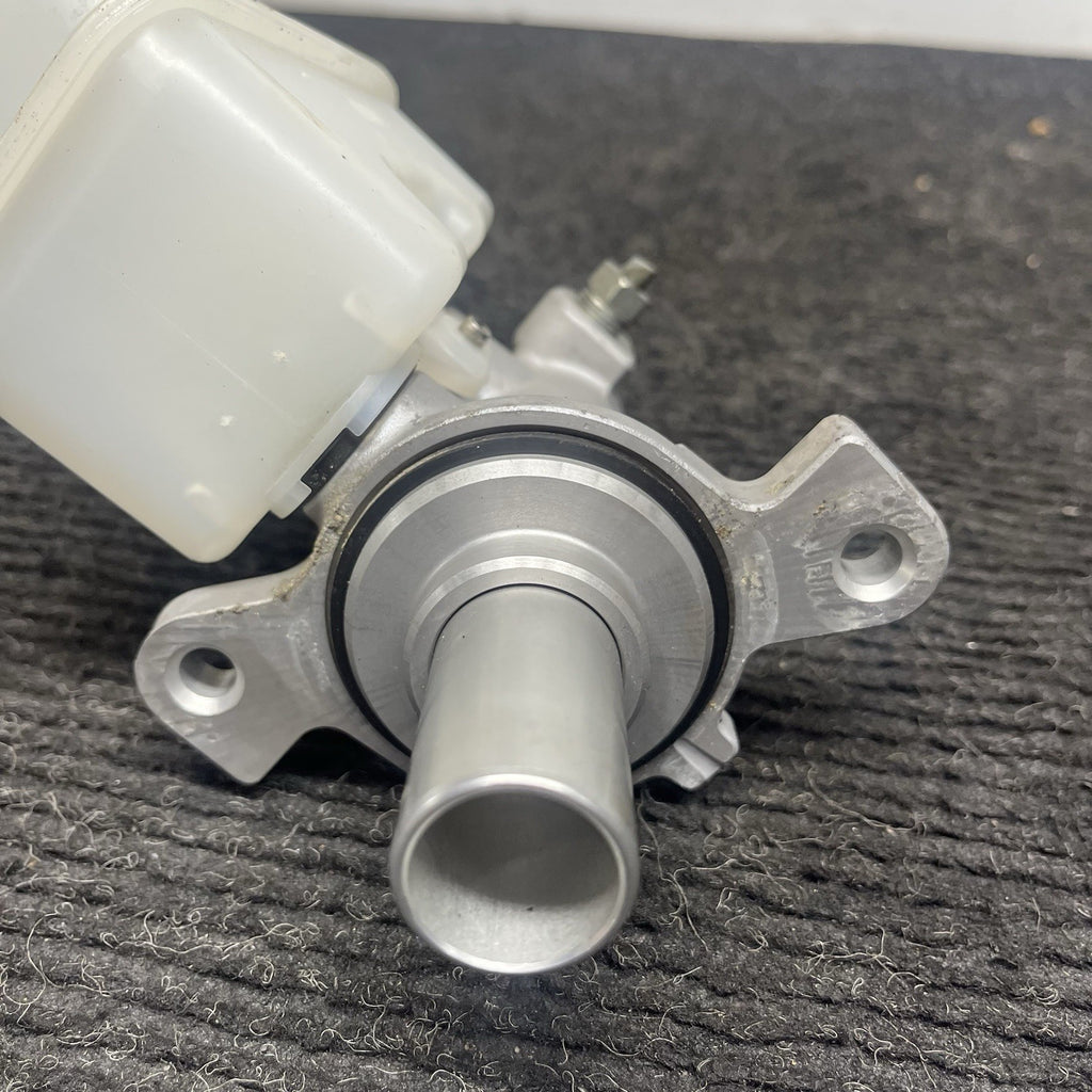 ☑️ 2015-2019 Subaru WRX Brake Master Cylinder Reservoir OEM 15-19