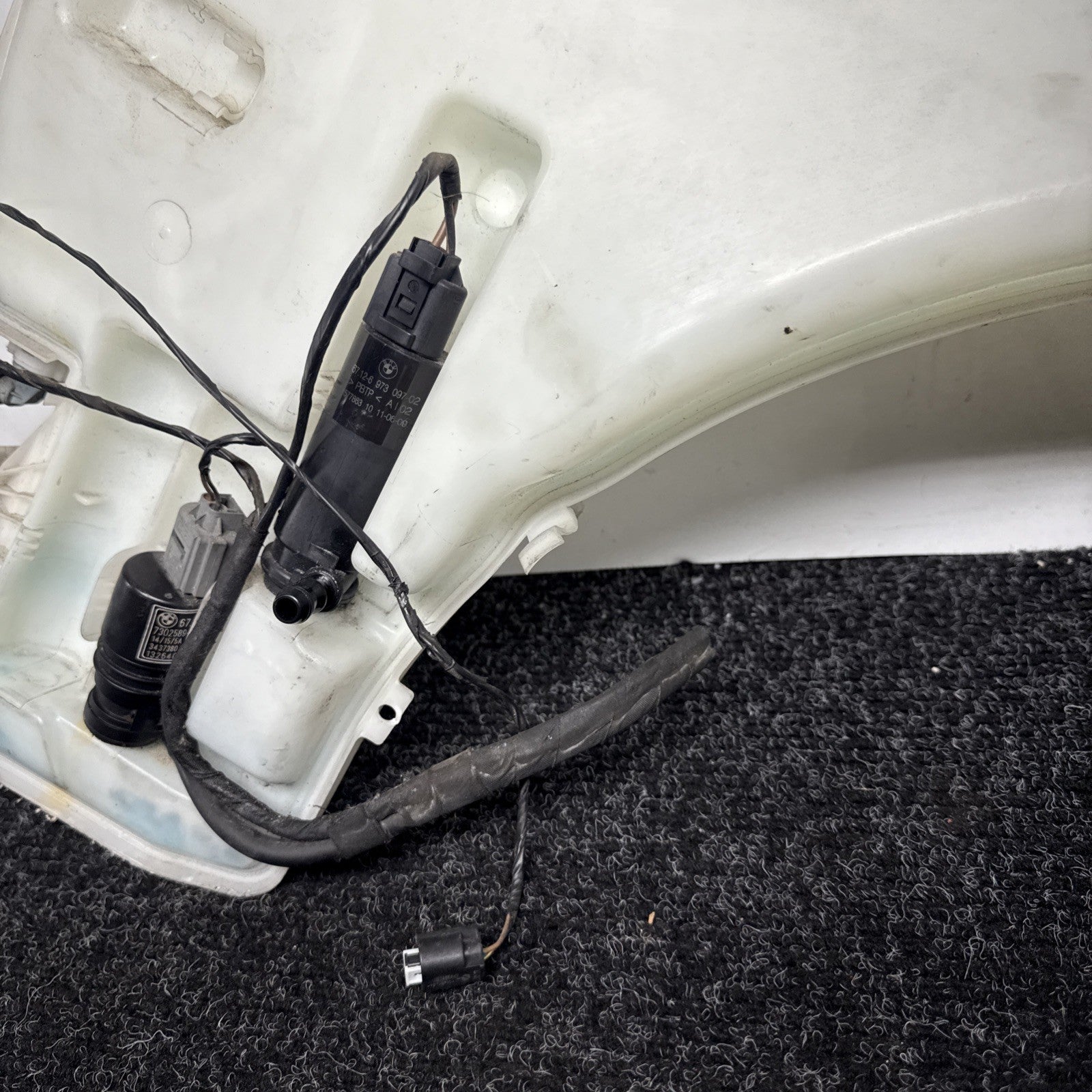 ☑️ 08-13 BMW 128i 135i E82 E88 Windshield Washer Reservoir Tank Coupe Sedan OEM