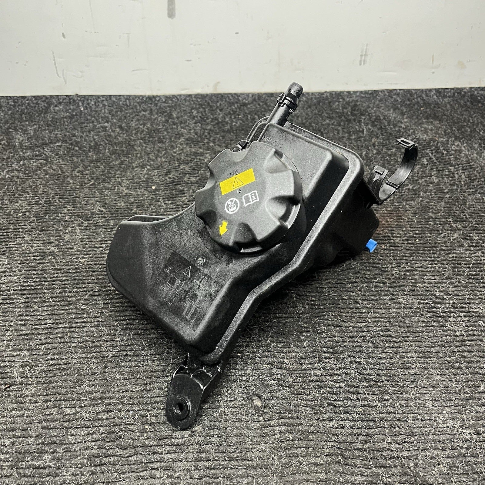 ☑️ 09-11 BMW E90 335d 3.0L Diesel Radiator Expansion Coolant Recovery Bottle OEM