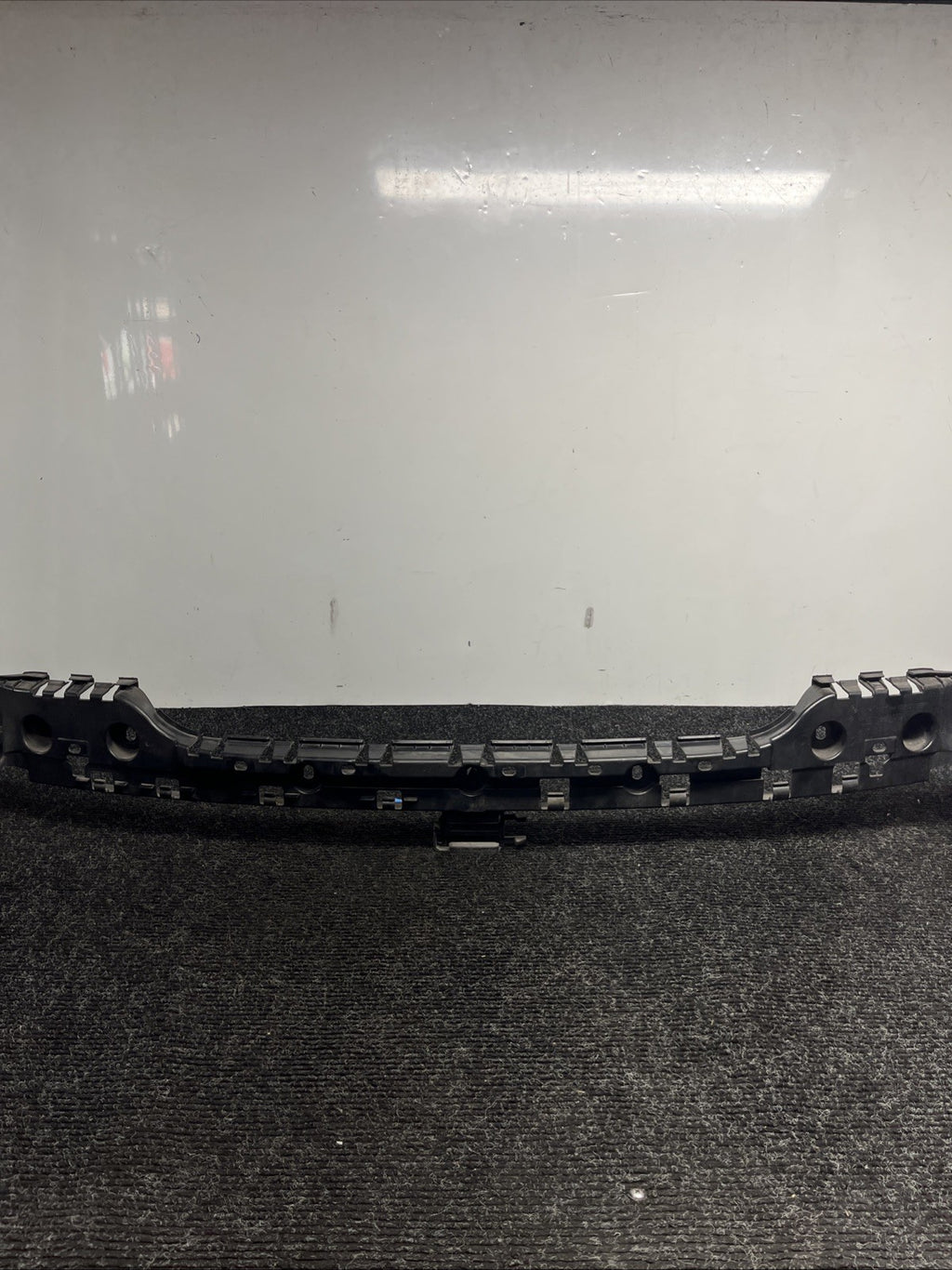 ☑️ OEM BMW E92 328 335 M3 COUPE Rear Center Bumper Mount Bracket Guide Support