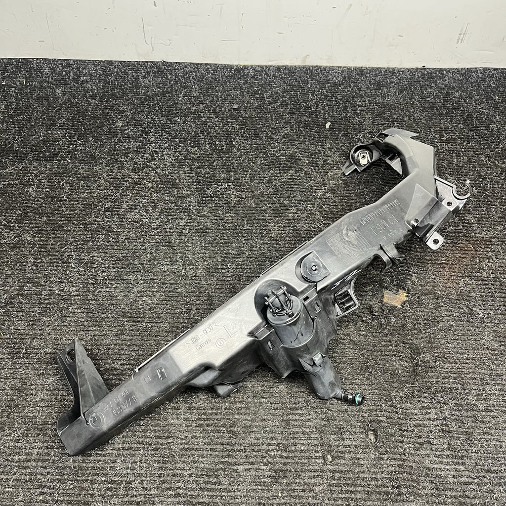 ☑️ 09-11 BMW E90 E91 LCI Front Left Driver Headlight Arm Bracket Mount Plastic