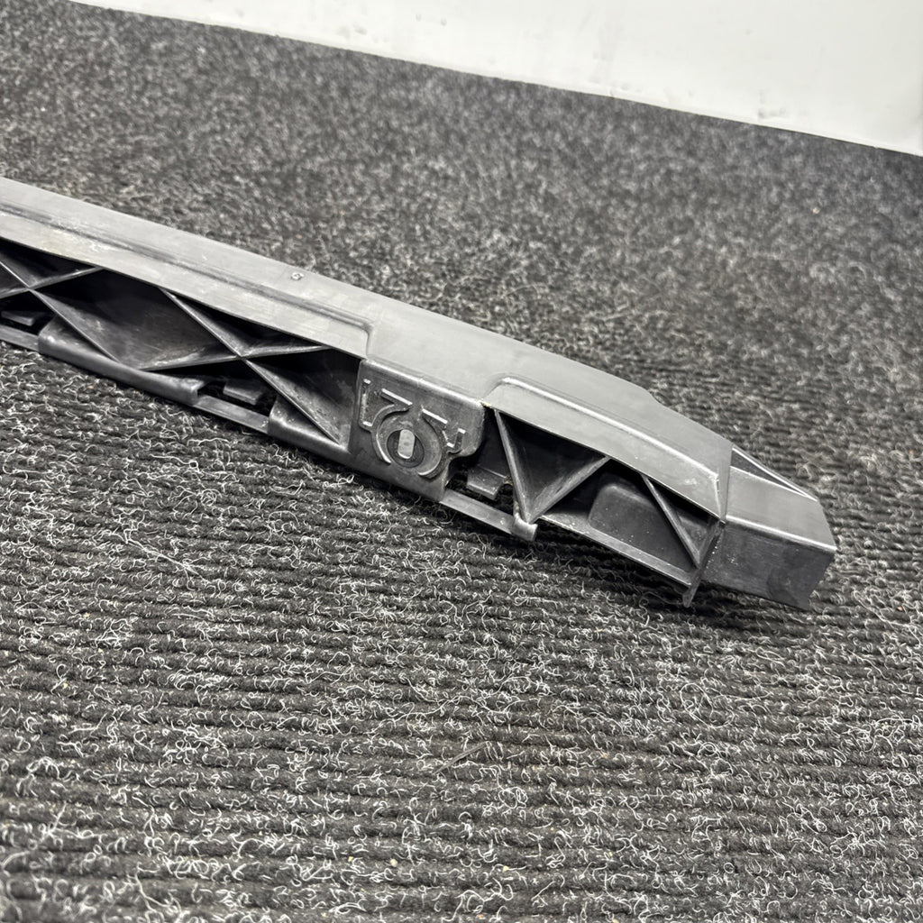 ☑️ 12-18 AUDI A6 QUATTRO C7 REAR BUMPER CENTER GUIDE MOUNT BRACKET SUPPORT OEM