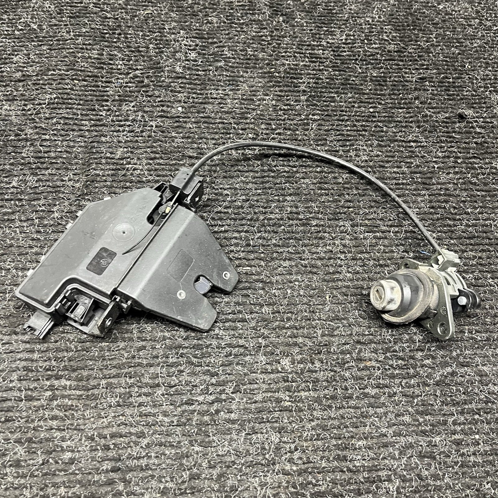 ☑️ BMW E46 M3 330i 325i 323i REAR TRUNK RELEASE LOCK LATCH MECHANISM OEM