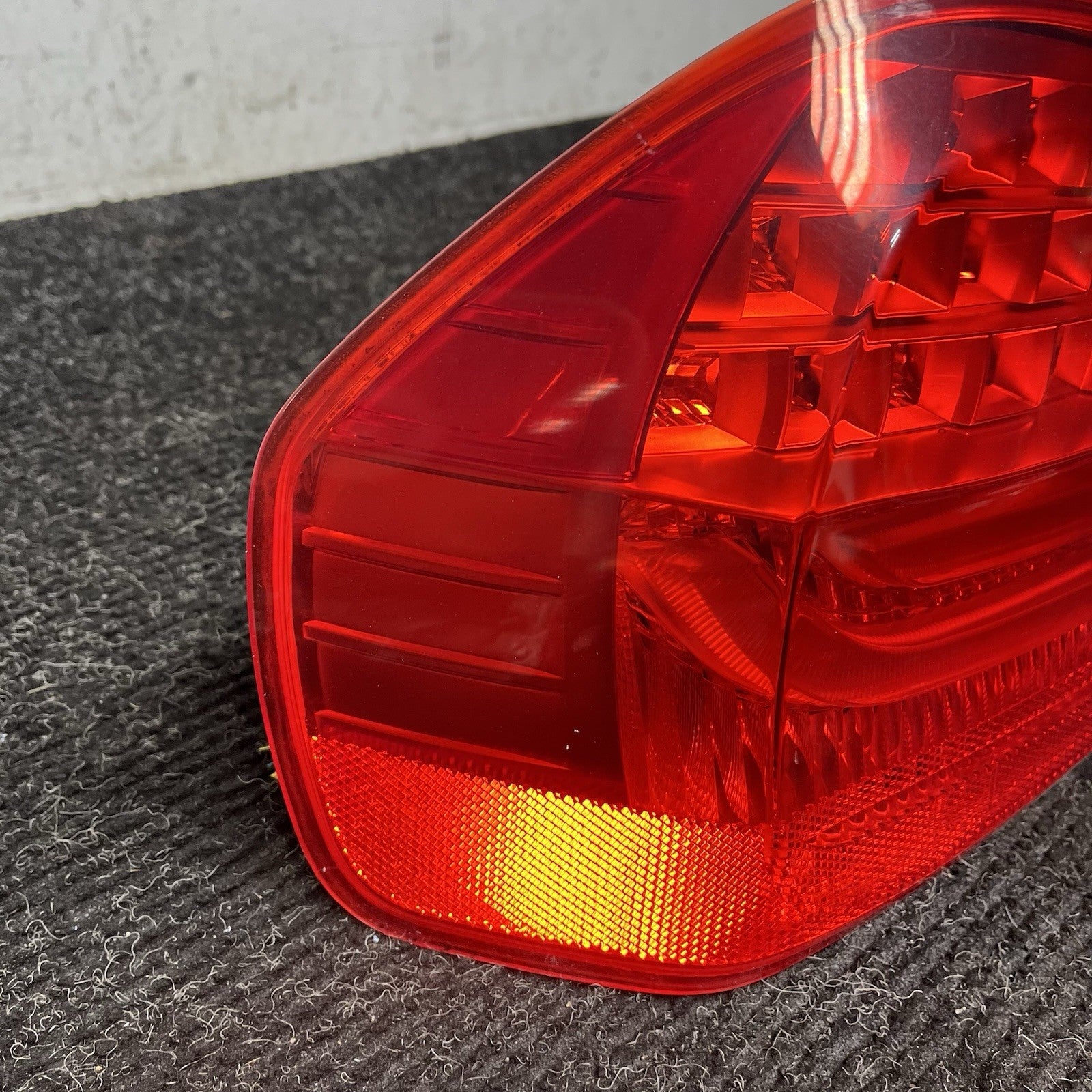 ☑️ BMW E90 335i 328i 2009-11 LCI Tail Light Set Inner & Outers USED OEM