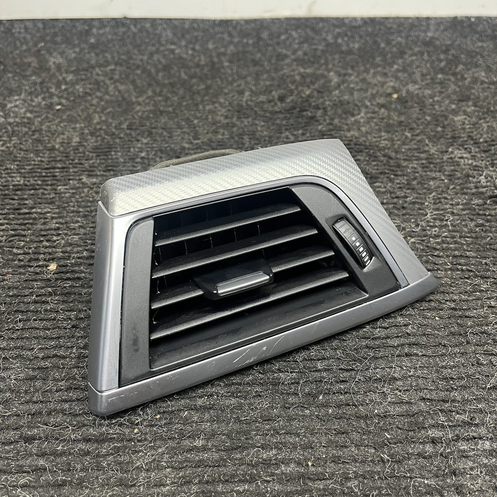 ☑️ 2012-2018 BMW 328i F30 Left Side Carbon Aluminum Air Vent 9218549-11 OEM