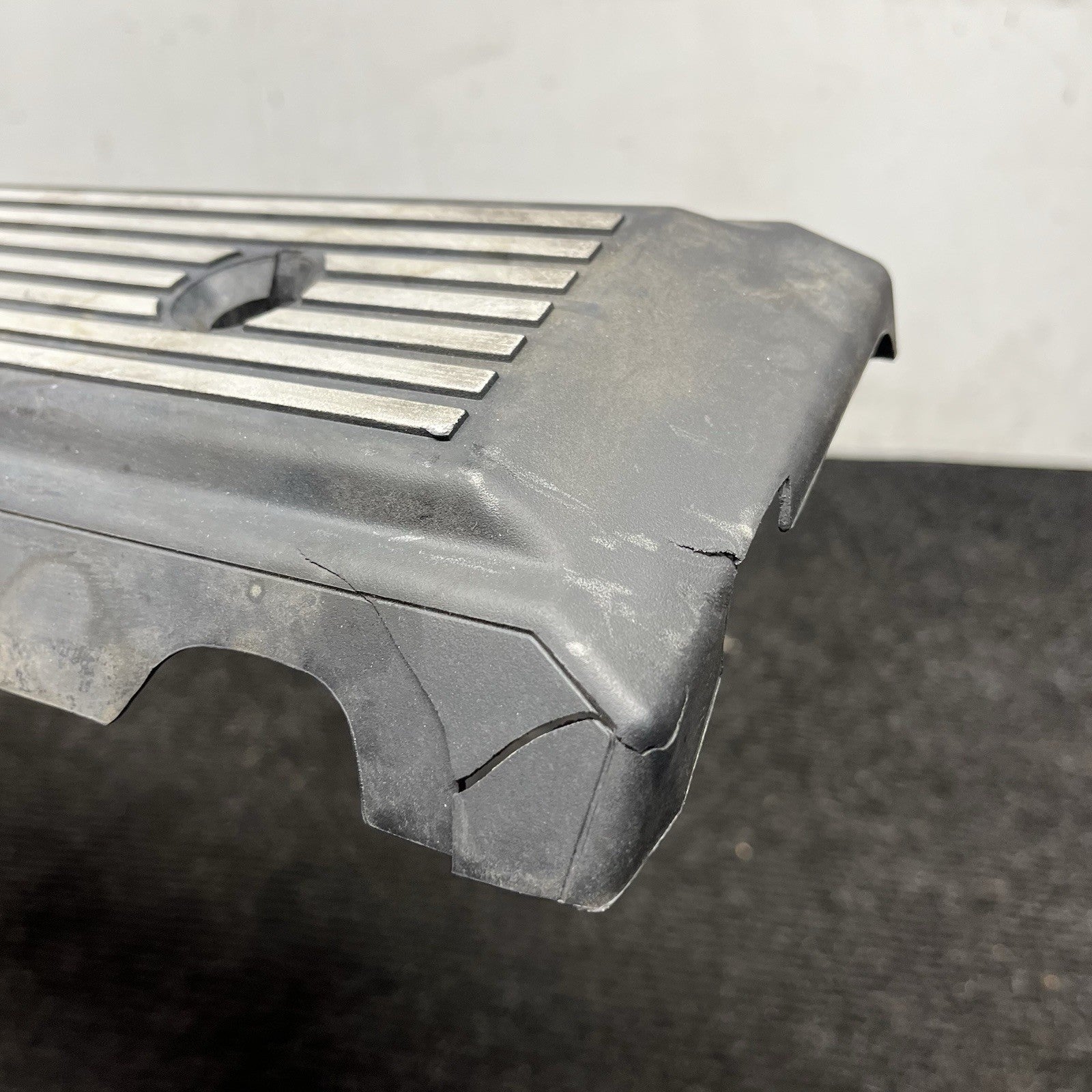 ☑️ BMW E36 Engine Fuel Rail Cover 1740160 M52 OEM 96-99 323 328 E39 528 Z3