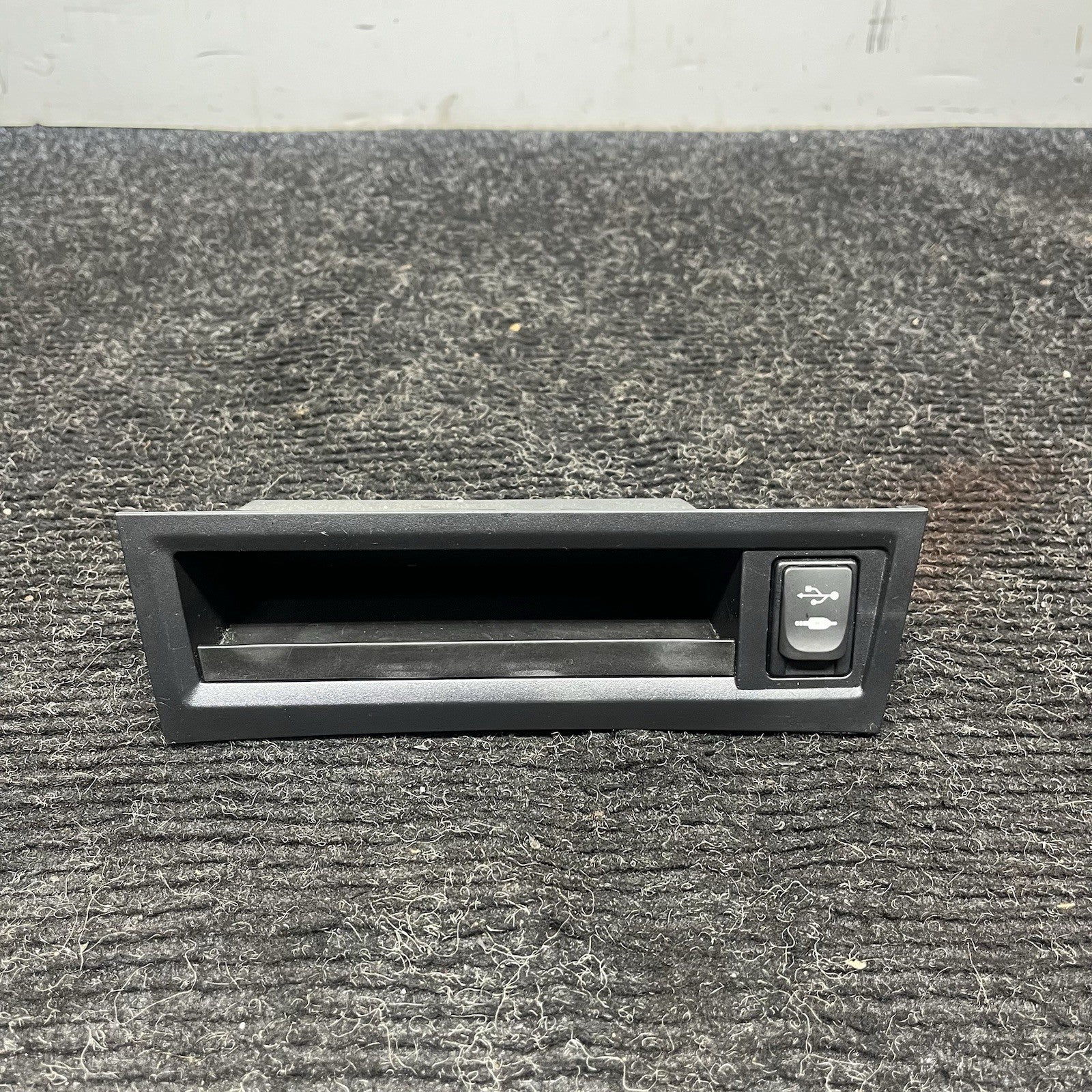 ☑️ 2016 SCION FRS SUBARU BRZ USB JACK ASSY-AUXILIARY OEM GENUINE PART 86257CA000