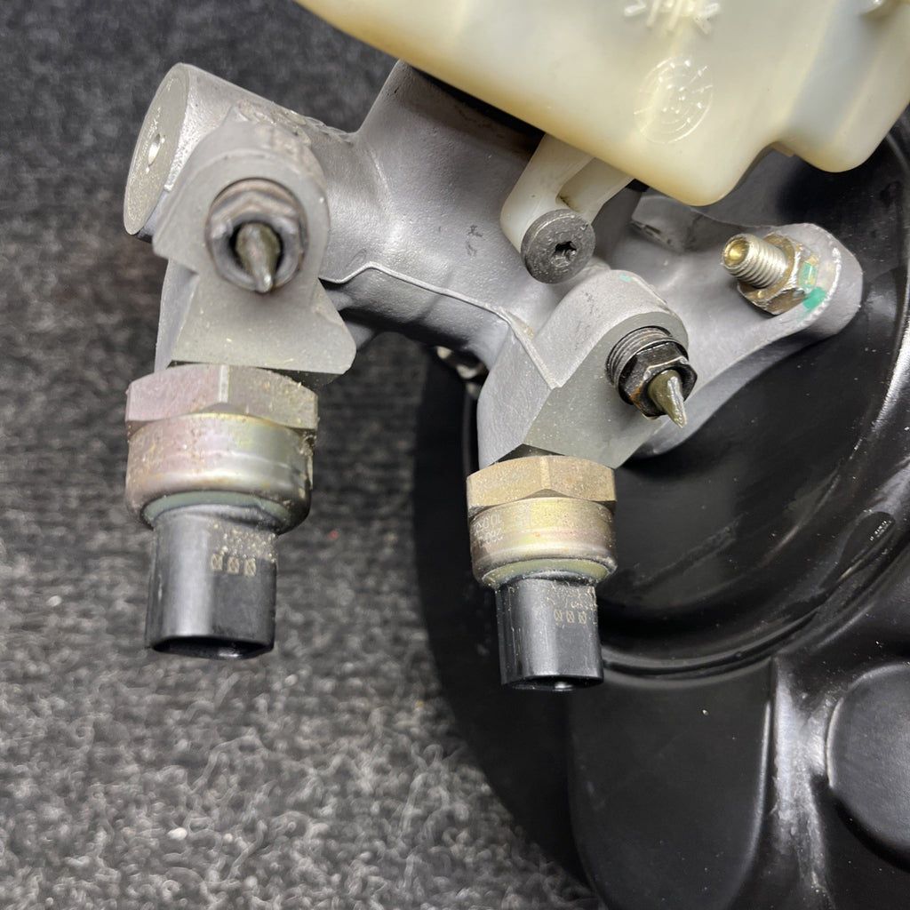 ☑️ 01-06 BMW E46 3-SERIES BRAKE MASTER CYLINDER BOOSTER FLUID RESERVOIR OEM