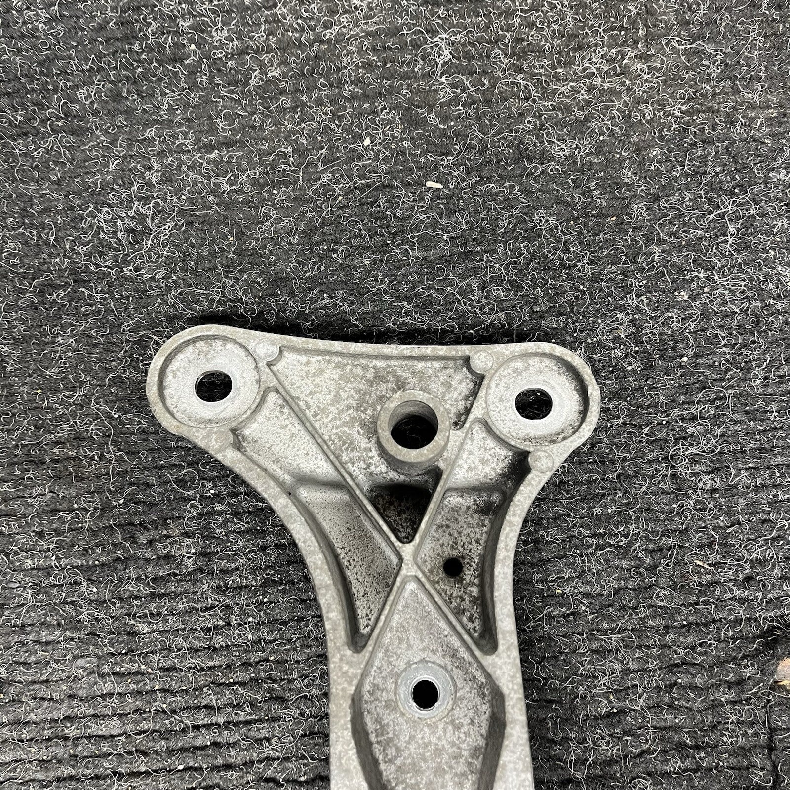 ☑️ BMW E88 E82 E90 E92 135i 335i M/T Transmission Gearbox Support Bracket OEM