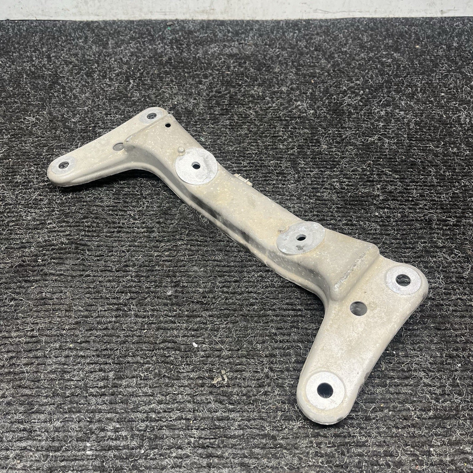 ☑️ 06-13 BMW E92 335i Automatic Transmission Mount Bracket Support OEM
