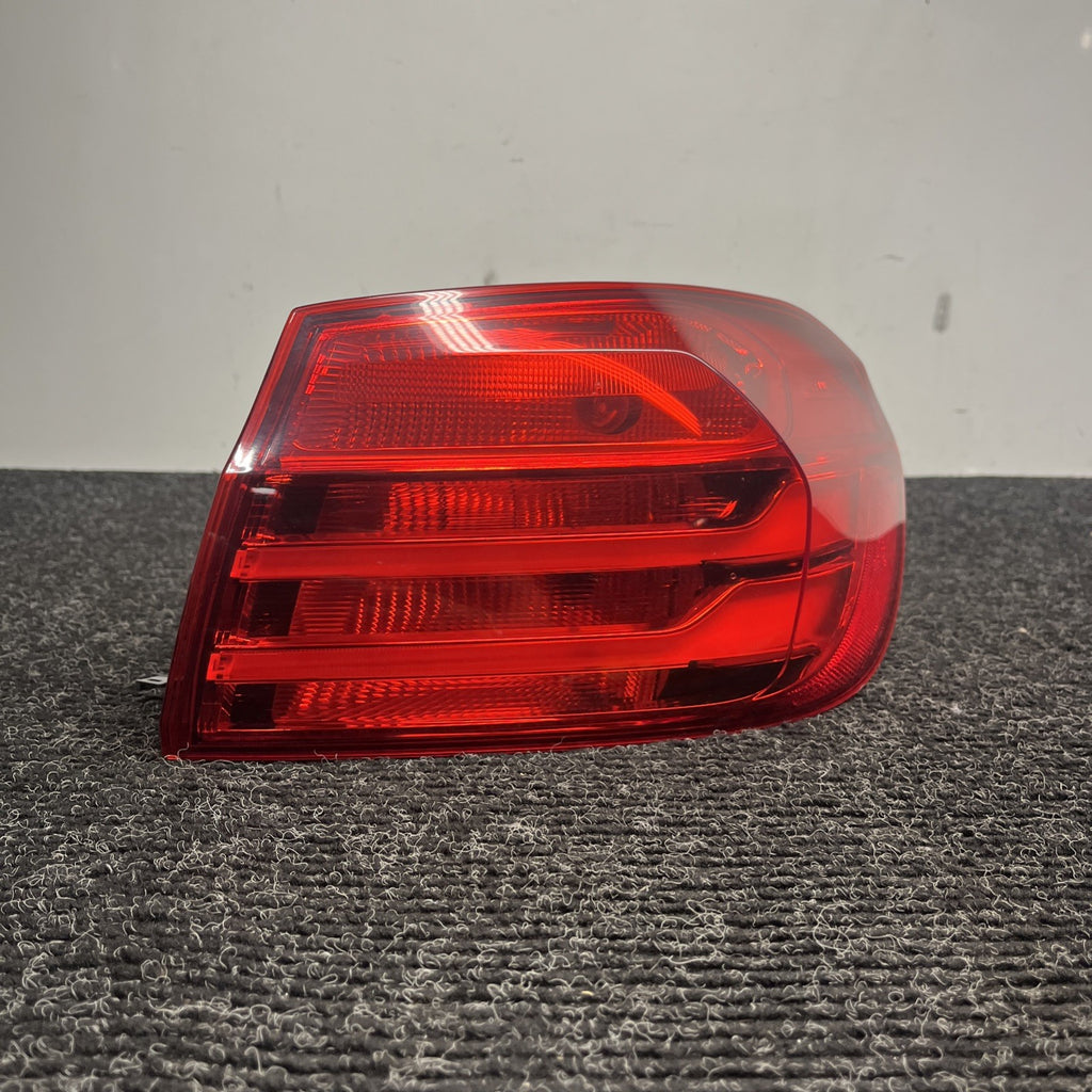 ☑️14-17 OEM BMW F32 F82 F83 M4 430i Rear Right Passenger Side Outer Tail Light