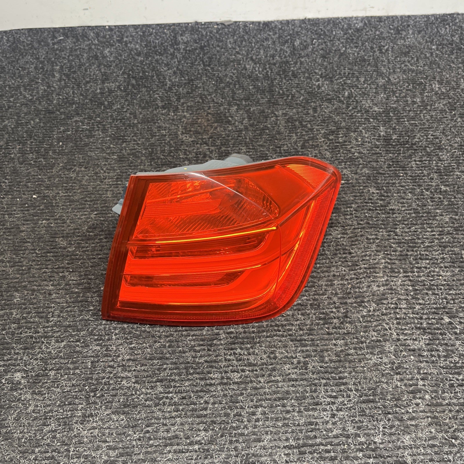 ☑️ 2012-2015 BMW F30 320i 328i Sedan Rear Right Outer Taillight Tail Light OEM