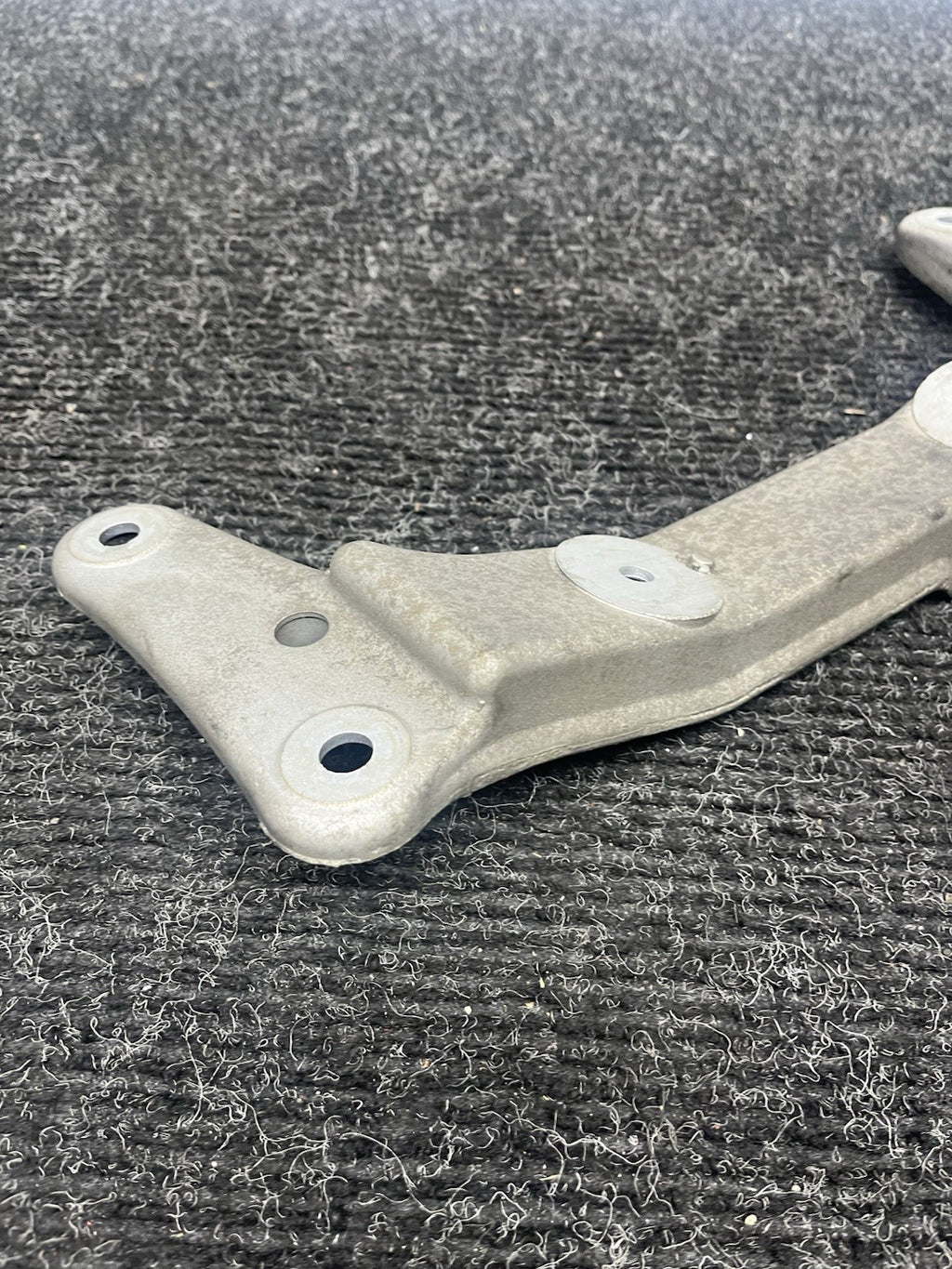 ☑️ 06-13 BMW E92 335i Automatic DCT Transmission Mount Bracket Support OEM