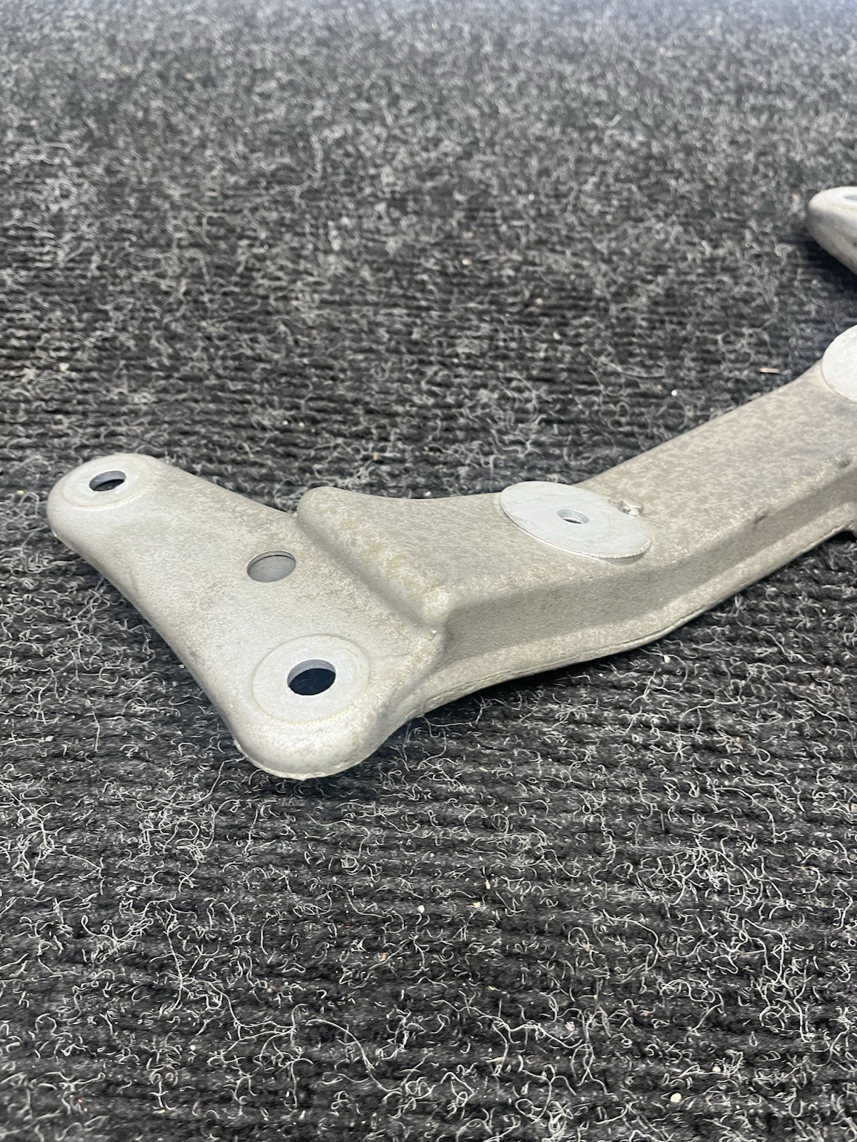 ☑️ 06-13 BMW E92 335i Automatic DCT Transmission Mount Bracket Support OEM
