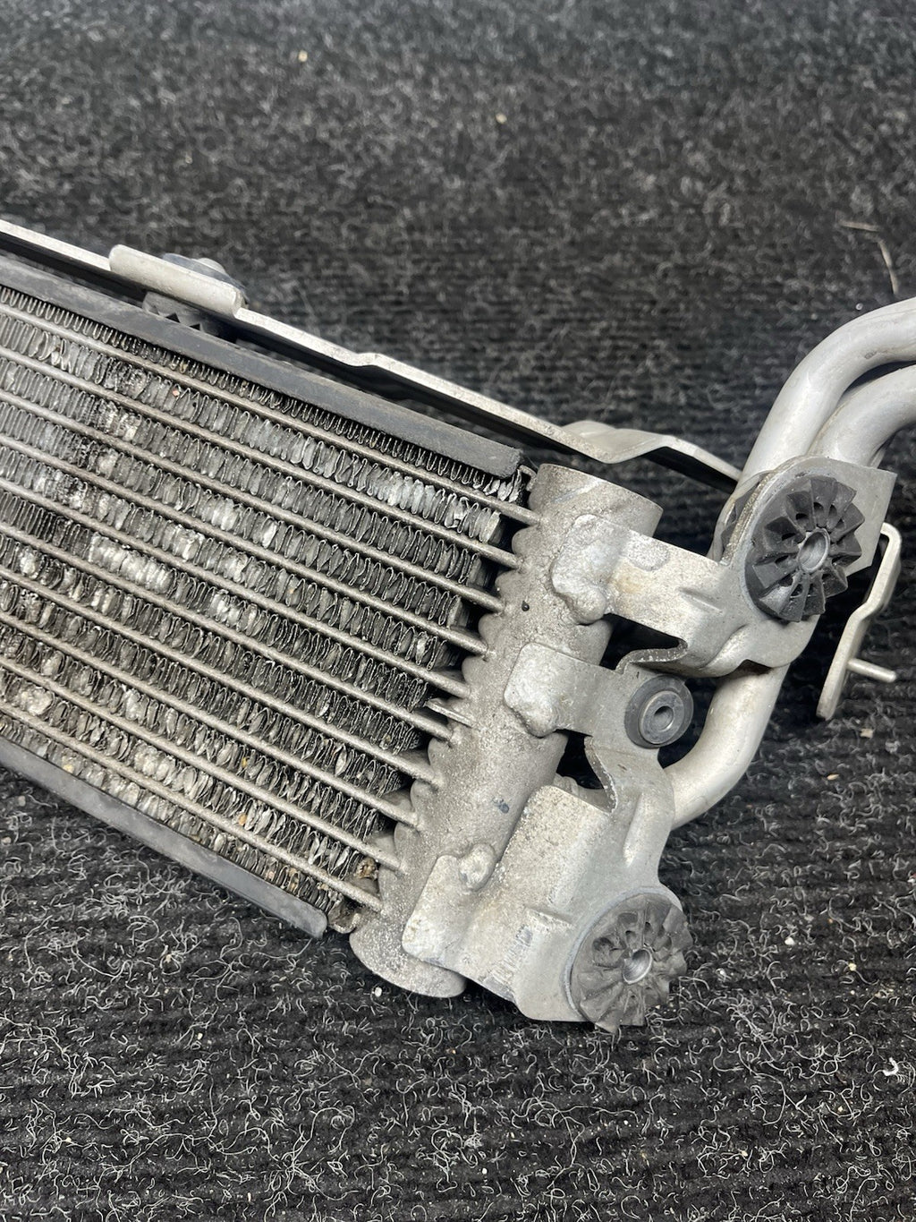 ☑️ 08-13 BMW E90 E92 E93 M3 OEM Right Passenger Engine Oil Cooler Radiator