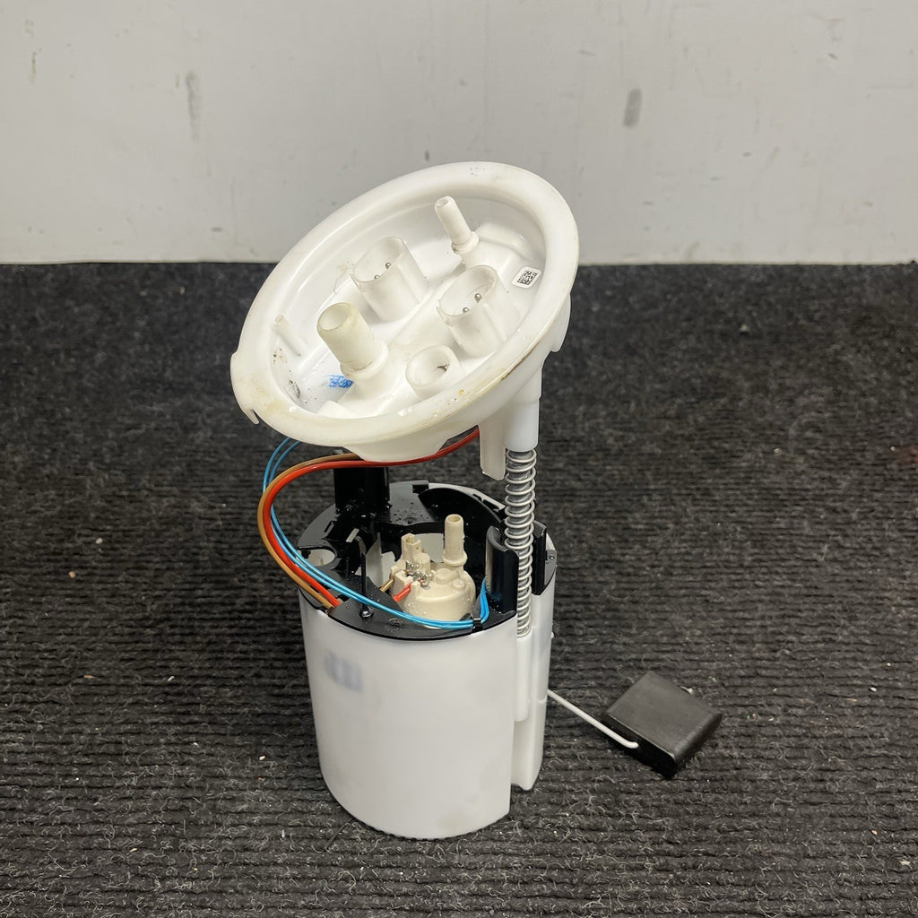 ☑️ 06-13 BMW E82 E88 E90 E91 E92 E93 135I 335I Fuel Pump OEM