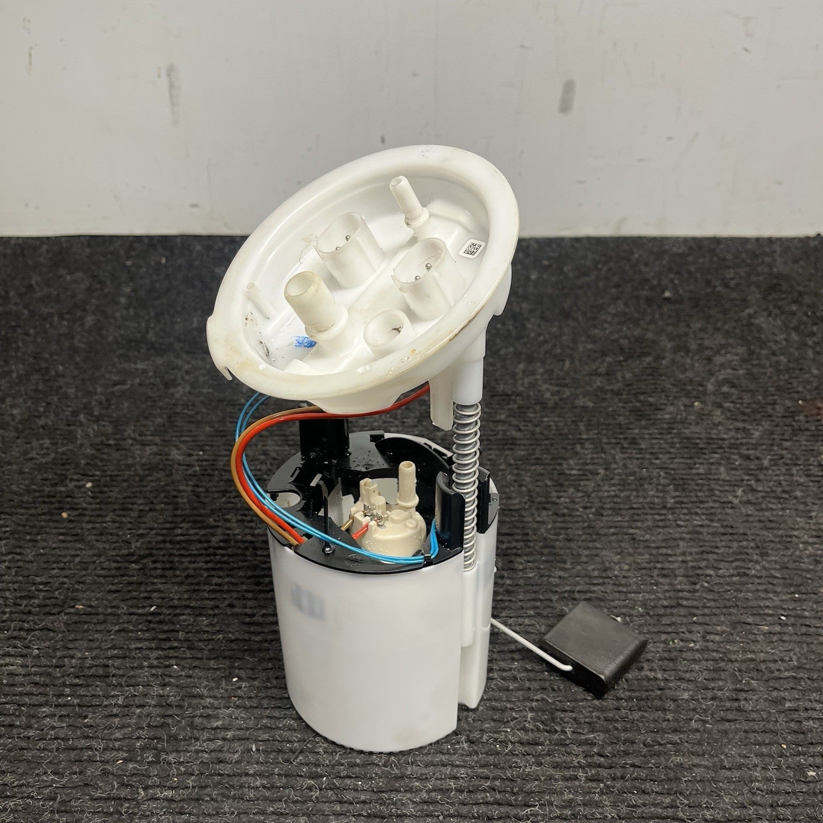 ☑️ 06-13 BMW E82 E88 E90 E91 E92 E93 135I 335I Fuel Pump OEM