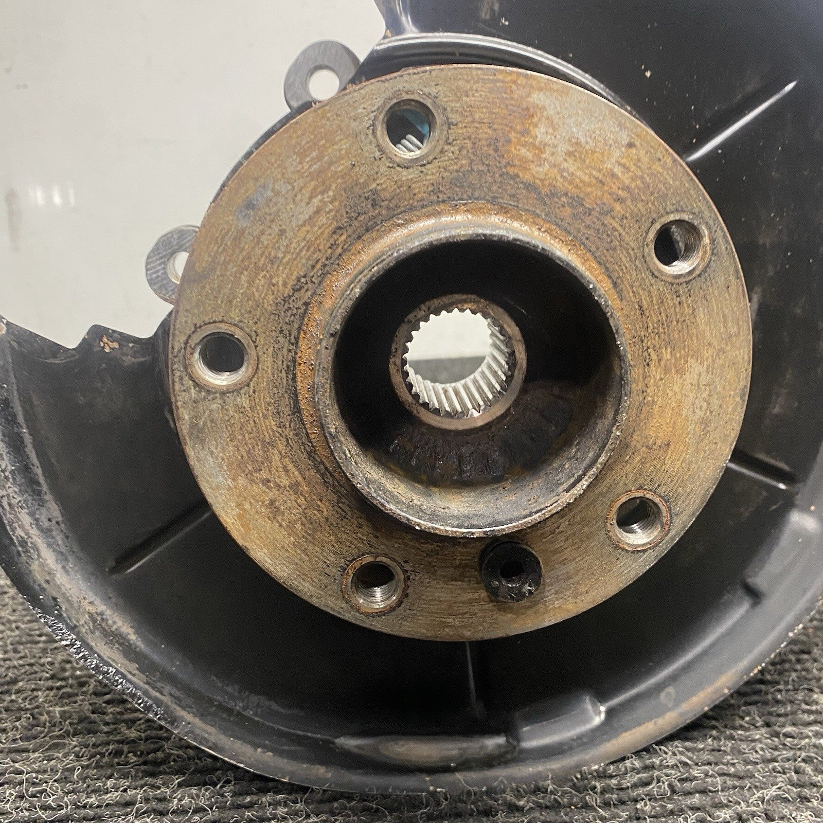 ☑️ 03-08 BMW E85 E86 Z4 Rear Right Passen Side Spindle Knuckle Hub w/ Shield OEM