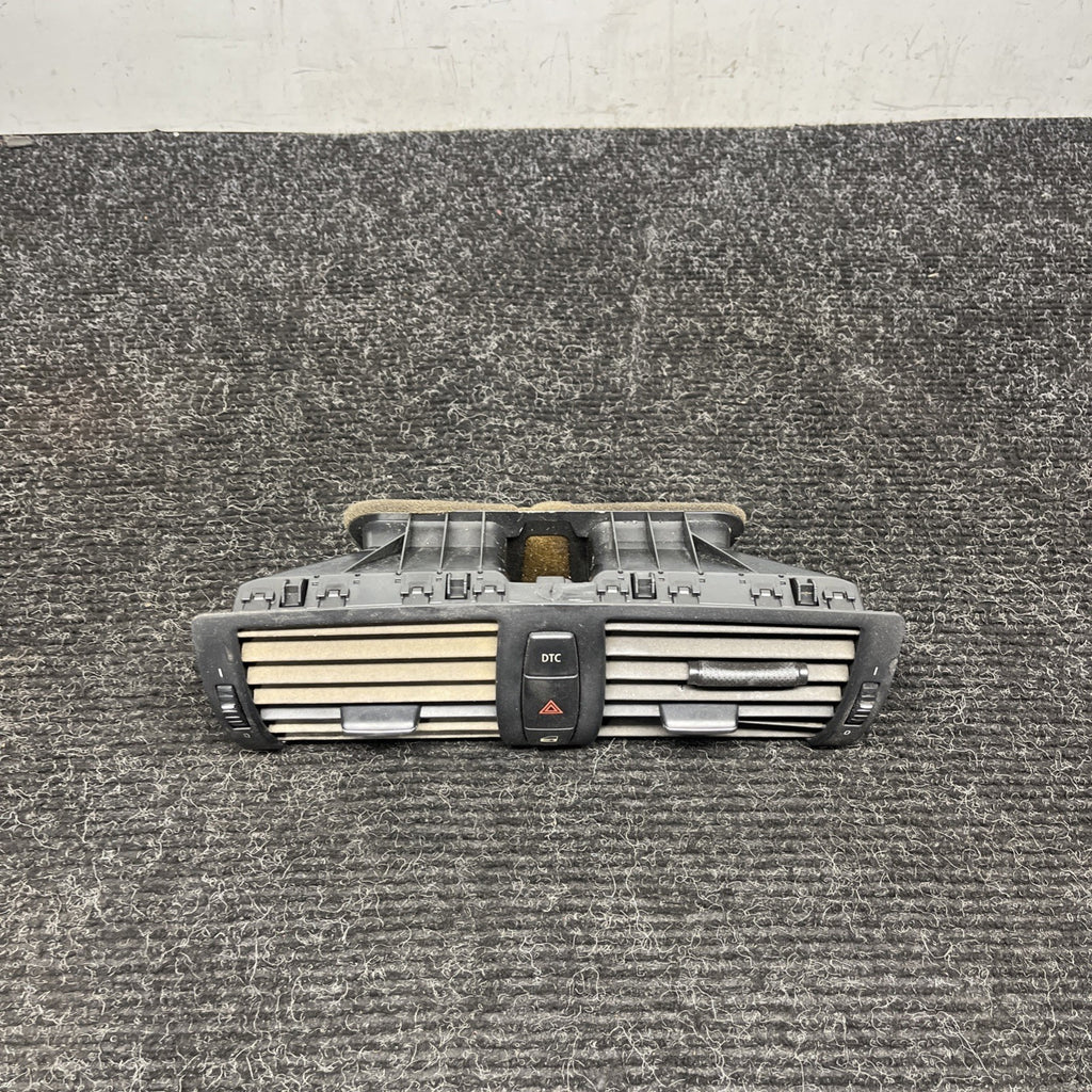 ☑️ 08-13 BMW 1-SERIES AIR GRILLE CENTER DASH VENT HAZARD TRIM 64227059189 OEM