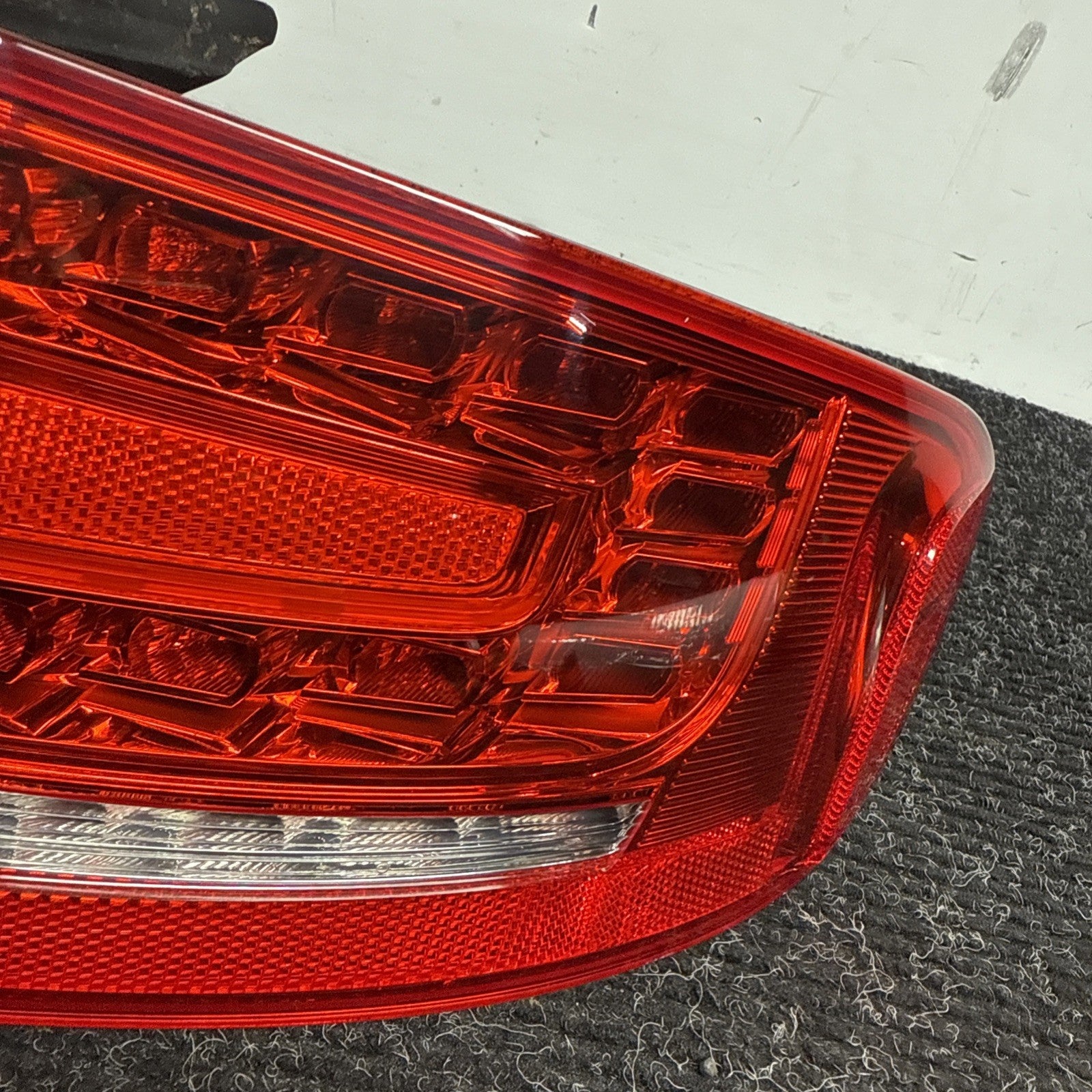 ☑️ 09-12 Audi A4 Quattro Passenger Right Rear Outer Taillight Light Lamp OEM