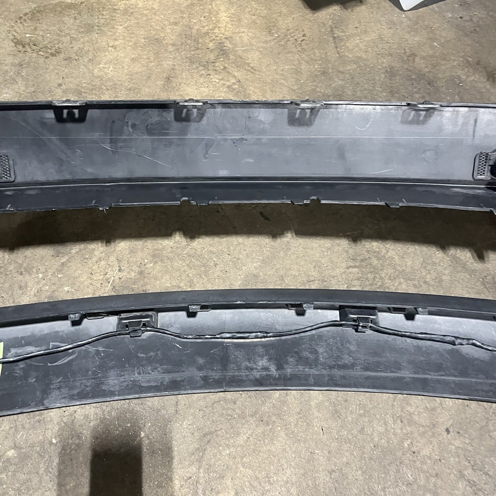 ☑️ 2009-2013 BMW X5 - Front Lower Bumper Valance 7222371