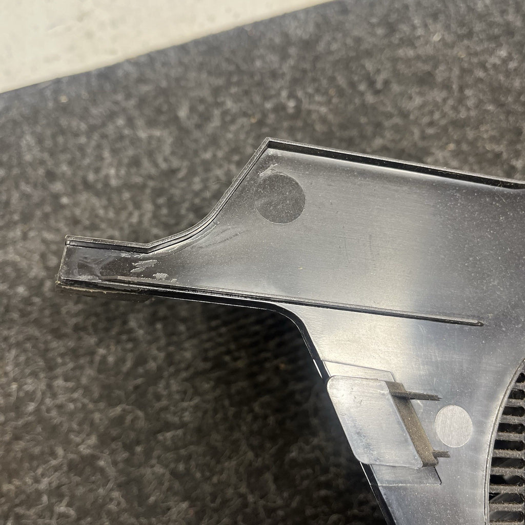 ☑️ 03-08 BMW Z4 E85 Roadster Front Left Driver Door Kick Panel Trim 7016991 OEM