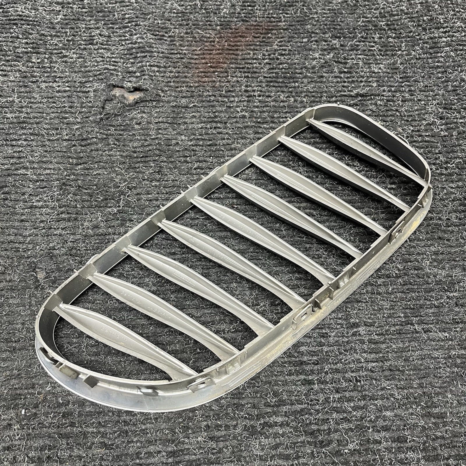 ☑️ 2003-2008 BMW Z4 Left Driver Side Grille Set OEM - 51137018218 W 7117757