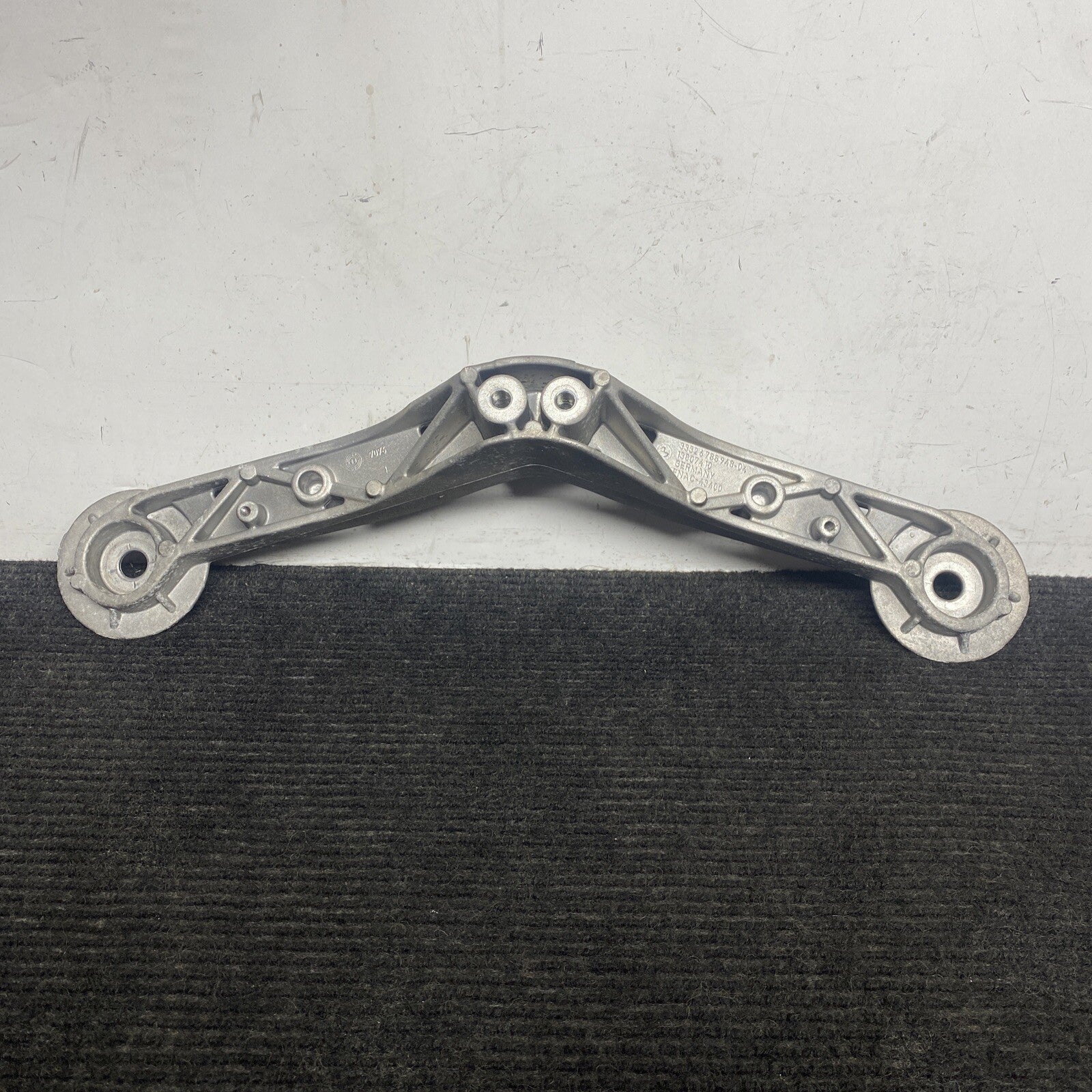 ☑️ 09-16 BMW Z4 E89 54k Miles Rear Suspension Lower Support Bracket Mount OEM