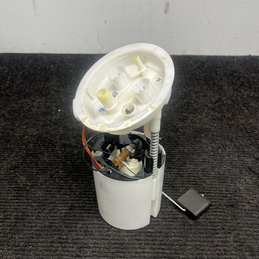 ☑️ 06-13 BMW E82 E88 E90 E91 E92 E93 135I 335I Fuel Pump OEM