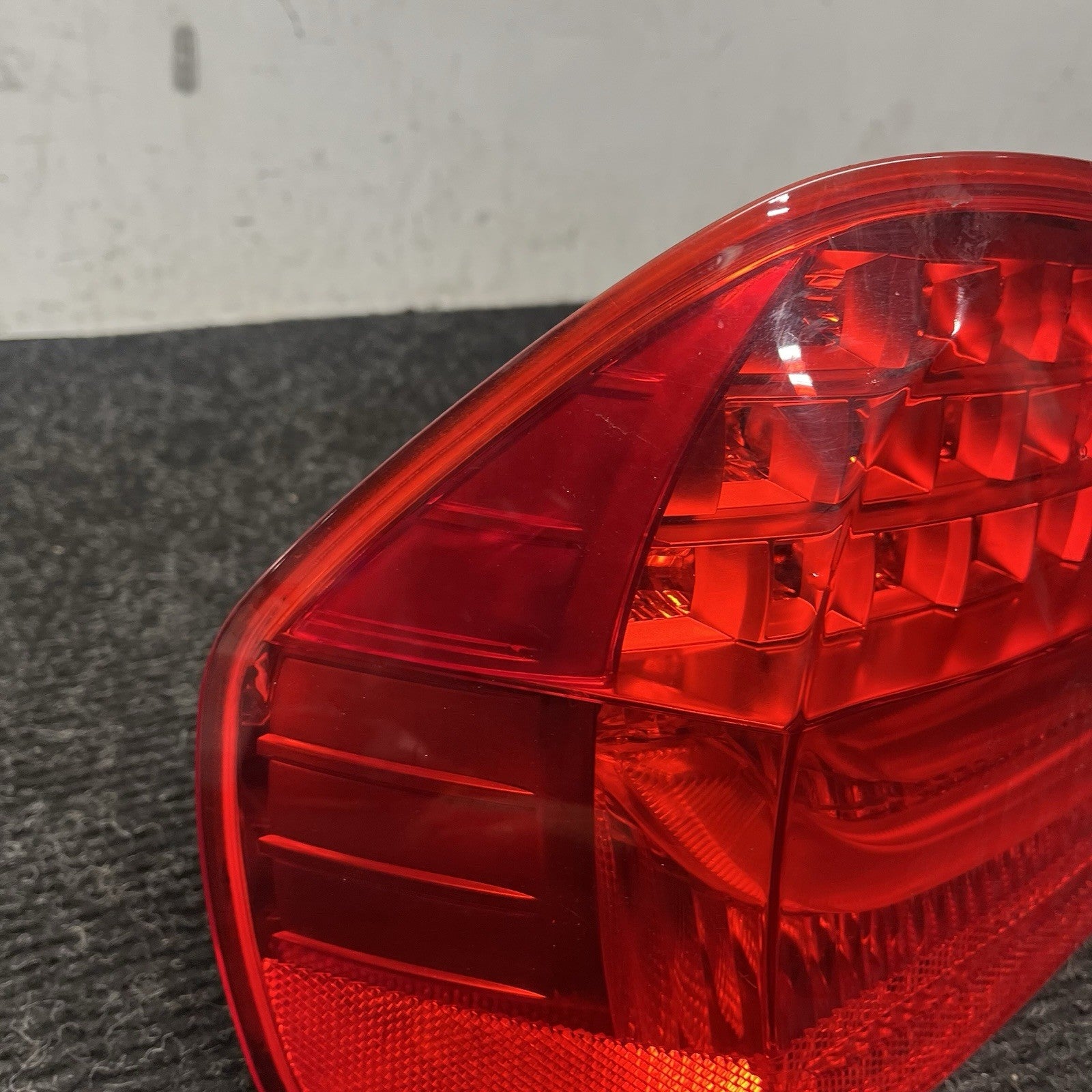 ☑️ 09-11 OEM BMW E90 328 335 LCI Sedan Rear Left Driver Side Outer Tail Light
