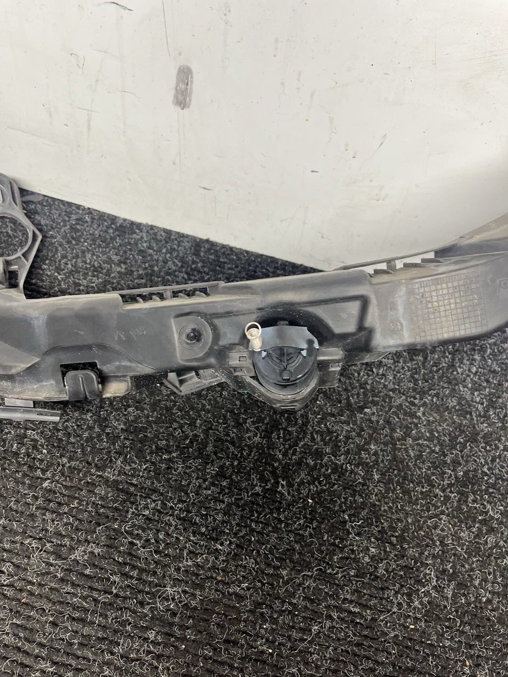 ☑️ 07-10 BMW E92/3 335 PreLci Front Right Passenger Headlight Arm Bracket Mount