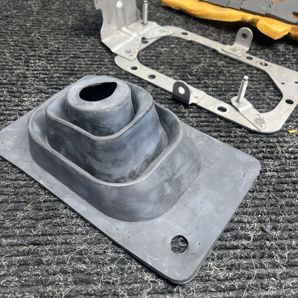 ☑️ 08-14 SUBARU IMPREZA WRX & STI SHIFTER TRIM MOUNT BEZEL PLATE BRACKET W/FOAM