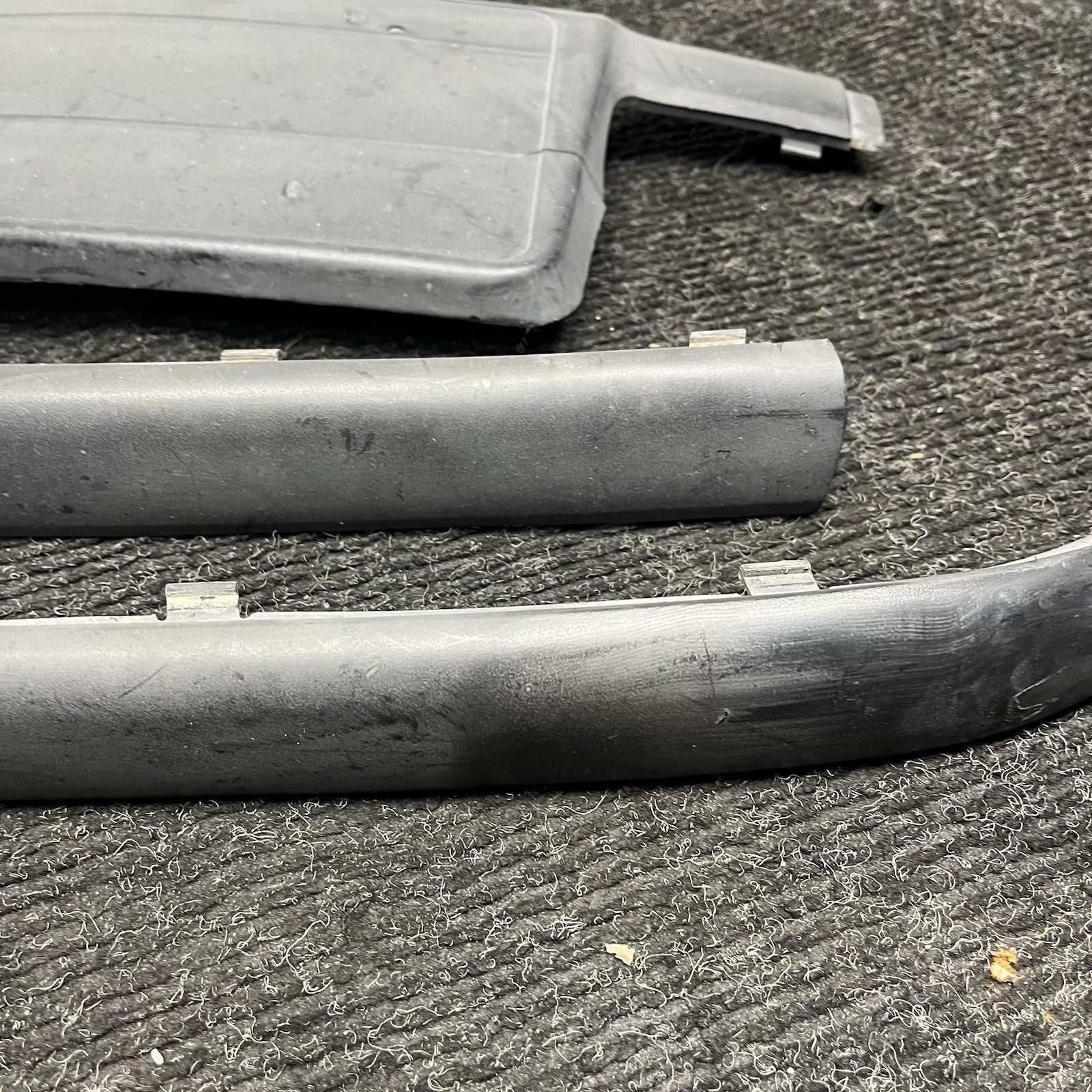 ☑️ 99-05 BMW 325i 330i 318i E46 Sedan Set Of Front Bumper Trim Molding