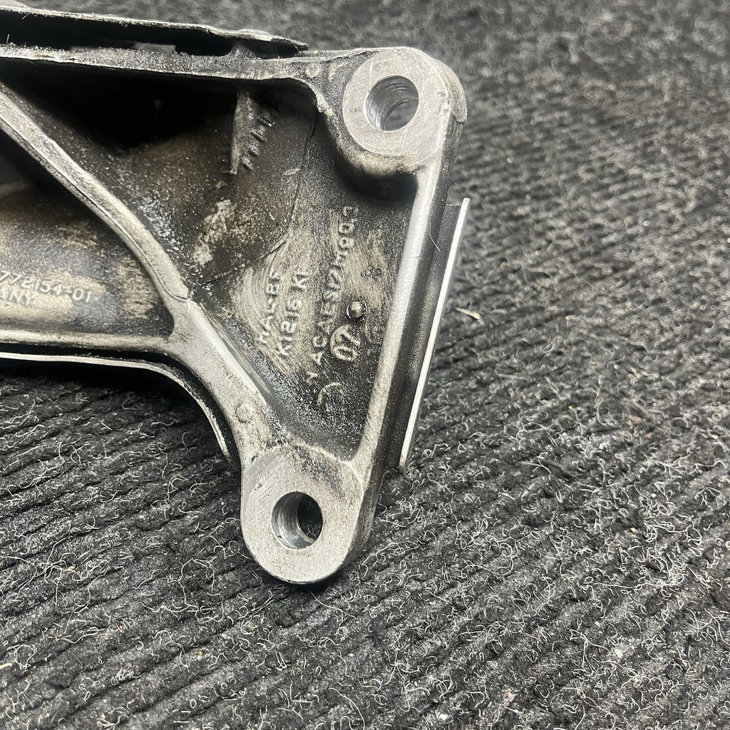 07-11 BMW E82 E88 E90 E92 135I 335I N54 Z4 RIGHT PASSENGER ENGINE MOUNT BRACKET