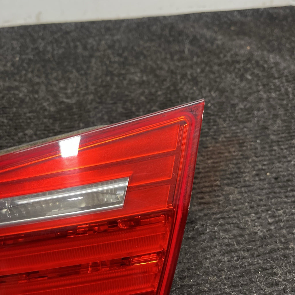 ☑️ 09-11 OEM BMW E90 328 335 M3 LCI Rear Right Passenger Trunk Inner Tail Light