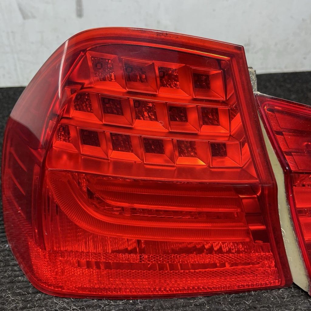 ☑️ BMW E90 335i 328i 2009-11 LCI Tail Light Set Inner & Outers USED OEM