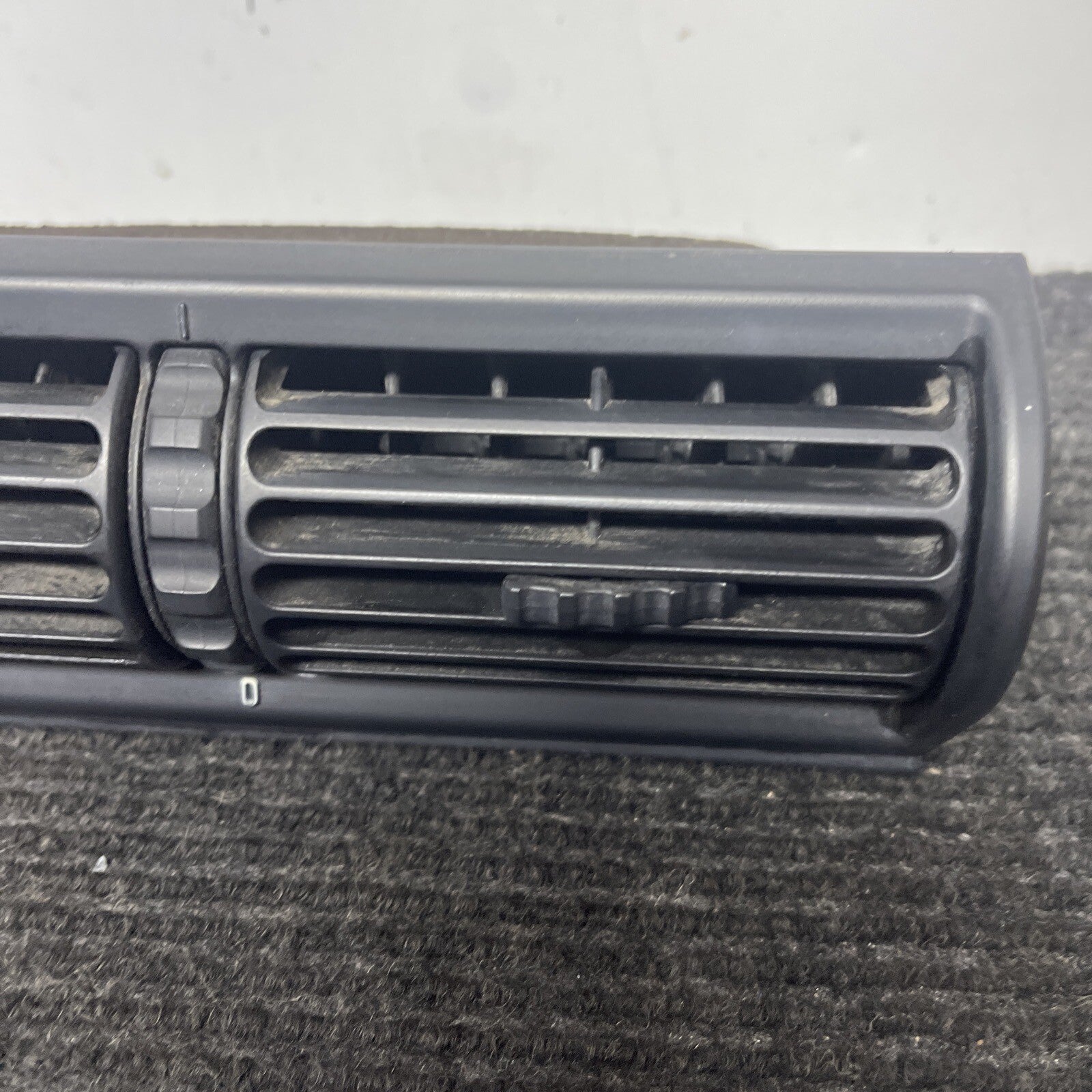 ☑️ 96-02 BMW Z3 FRONT CENTER CONSOLE DASHBOARD CENTER AIR VENT OEM