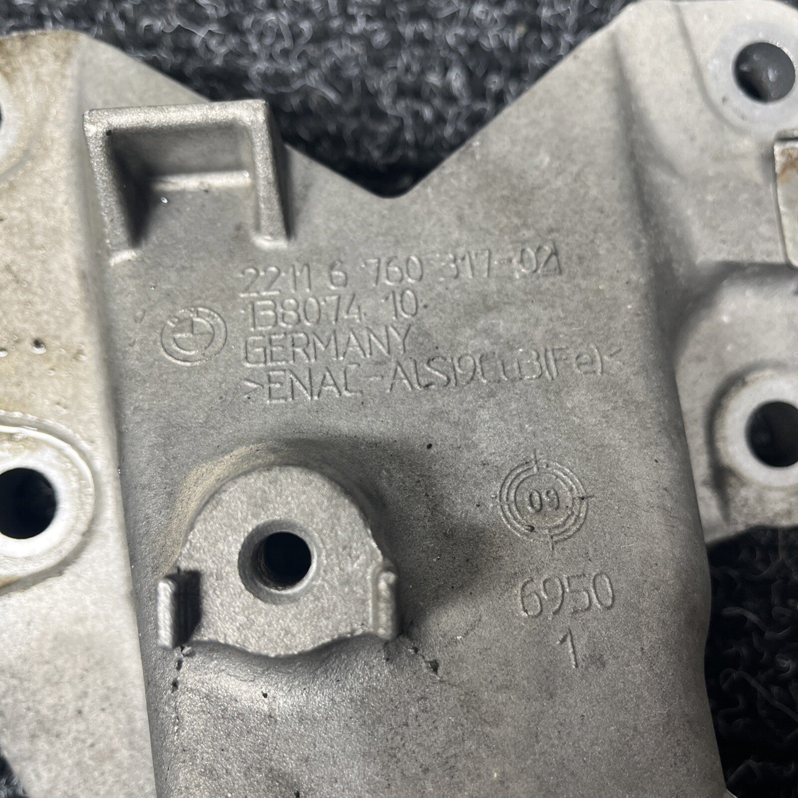 ☑️ BMW E90 E91 E92 Engine Mount Bracket Left N54 6760317 Motor Mount Bracket