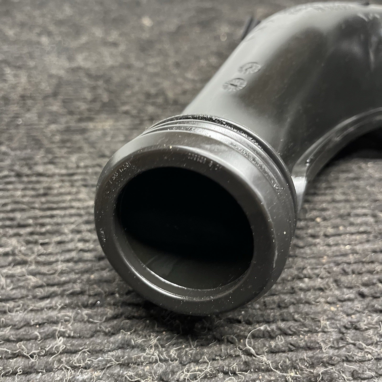 ☑️ 11-13 BMW E70 X5 N55 ENGINE LOWER AIR INTAKE TUBE HOSE PIPE DUCT OEM