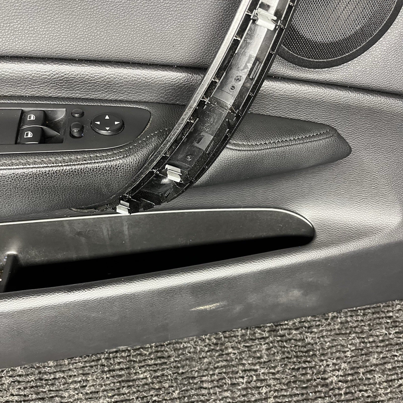 ☑️ 08-13 BMW E88 E82 135i 128i Front Driver Door Card Panel Vinyl Black
