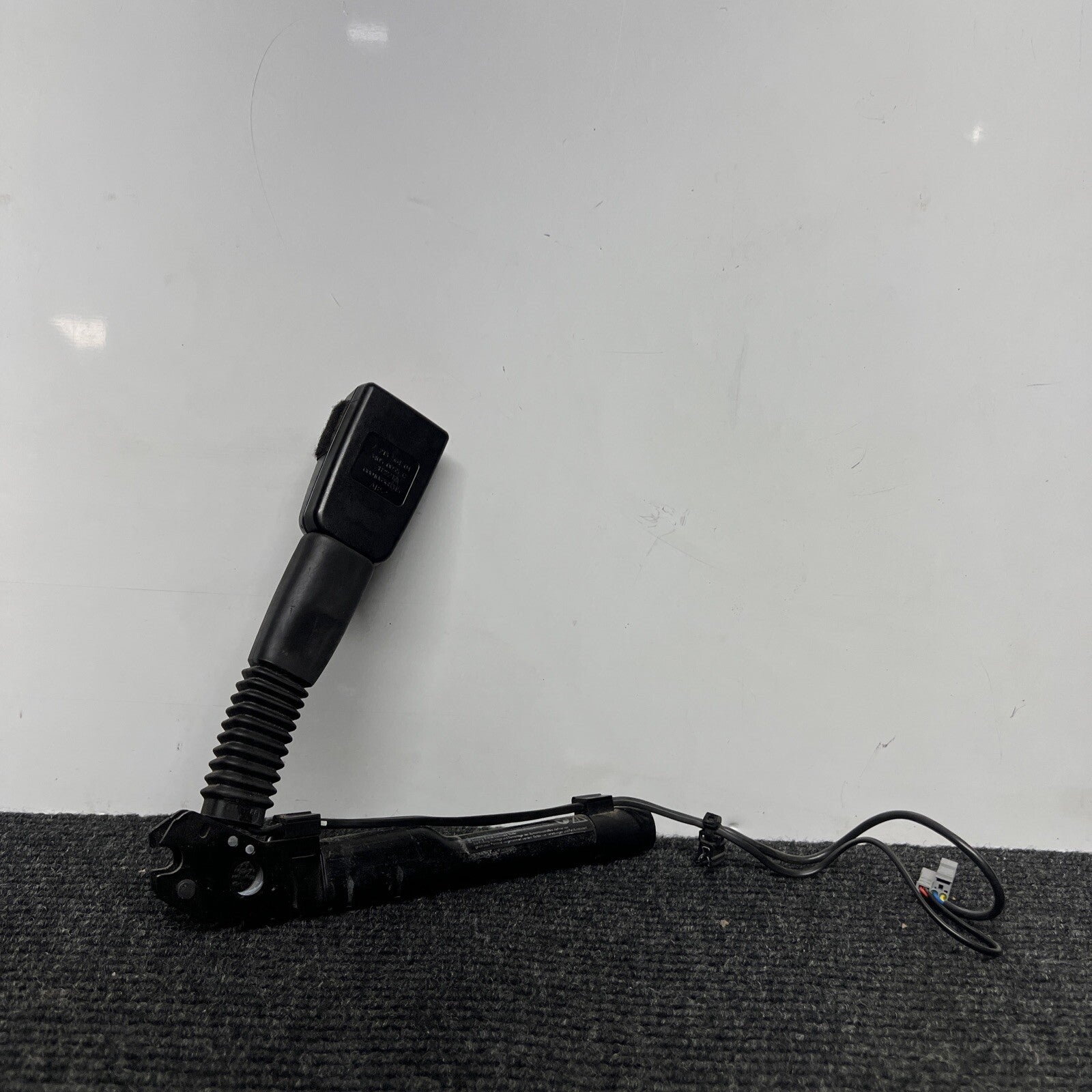 2005-2013 BMW 335XI E92 COUPE FRONT RIGHT PASSENGER SIDE SEAT BELT BUCKLE OEM