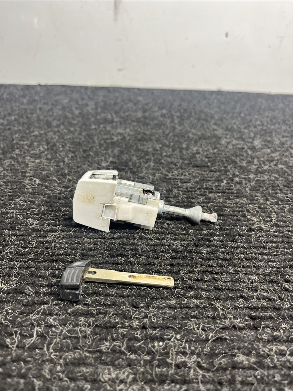 ☑️ 07-13 OEM BMW E92 E93 M3 Left Driver Door Lock Key Cylinder Mechanism White