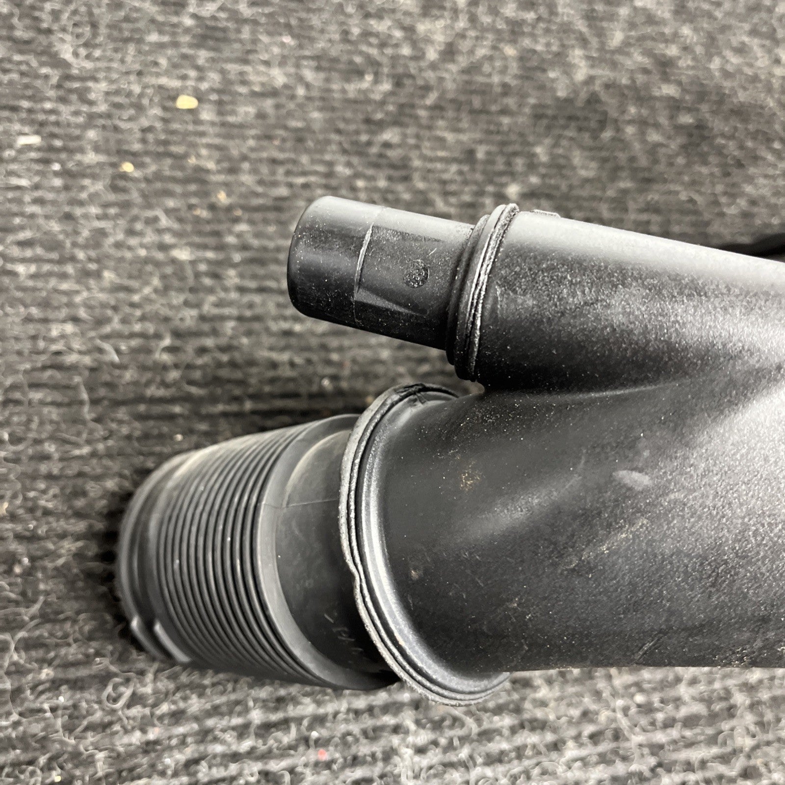 ☑️ 07-13 BMW 335i ENGINE TURBO INTAKE CHARGE INDUCTION PIPE TUBE OEM 7600028
