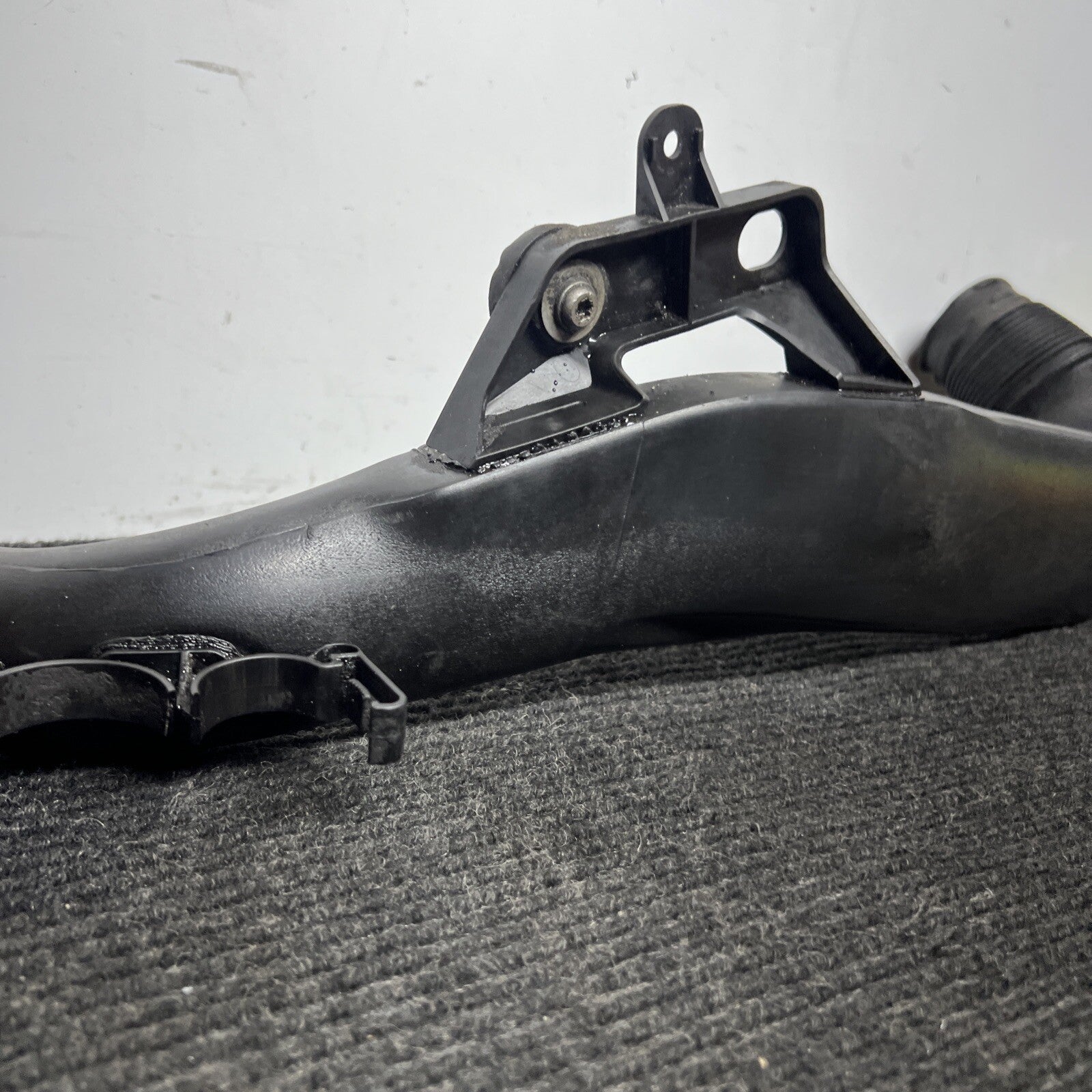 ☑️ BMW E60 E82 E90 E92 TURBO CHARGE AIR INDUCTION TUBE INTAKE PIPE OEM