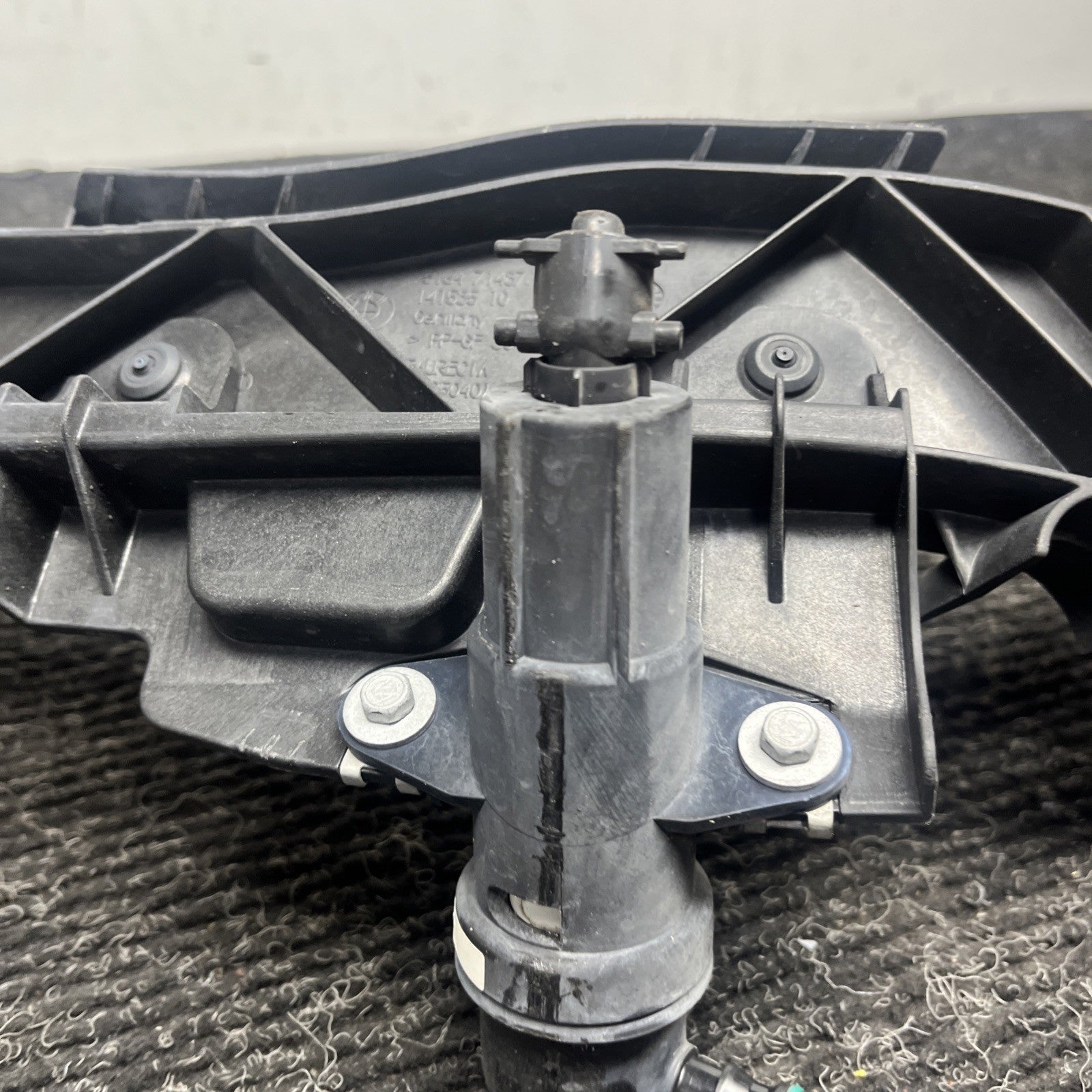 ☑️ 08-13 BMW E82 E88 135 Right Passenger Headlight Arm Bracket Mount