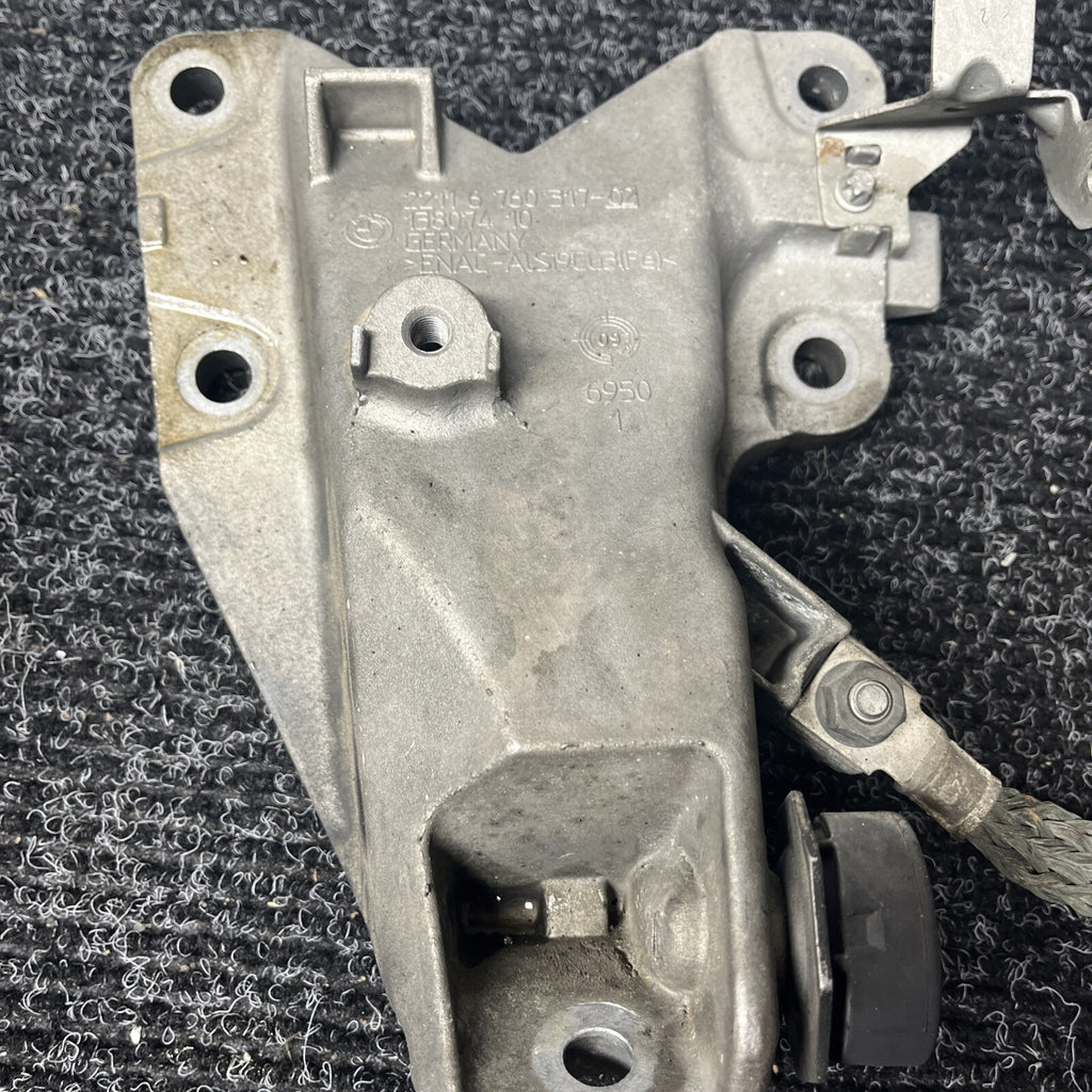 ☑️ BMW E90 E91 E92 Engine Mount Bracket Left N54 6760317 Motor Mount Bracket