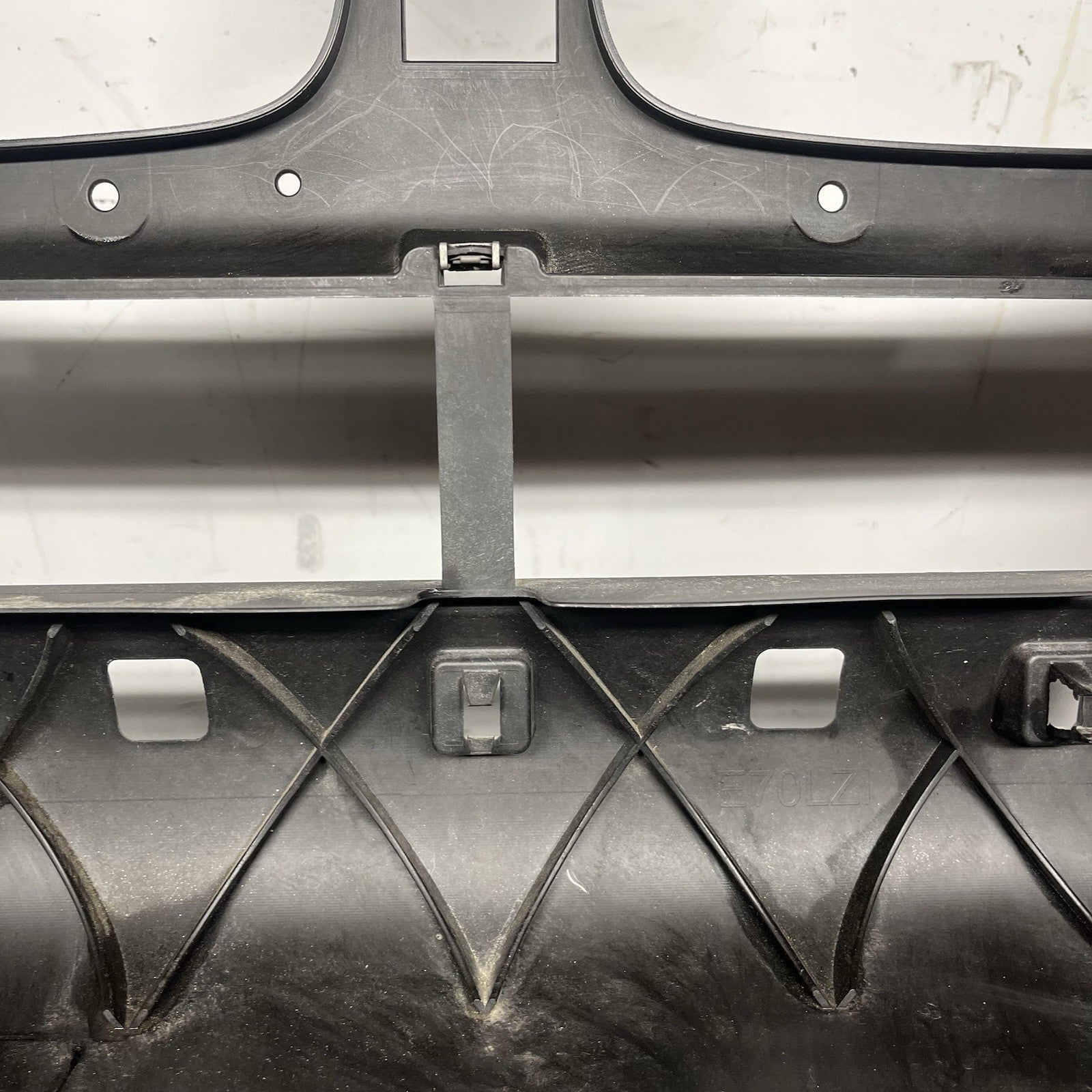 ☑️ Front Center Radiator Air Duct Guide Panel Shroud Grille Unit OEM BMW E70 X5